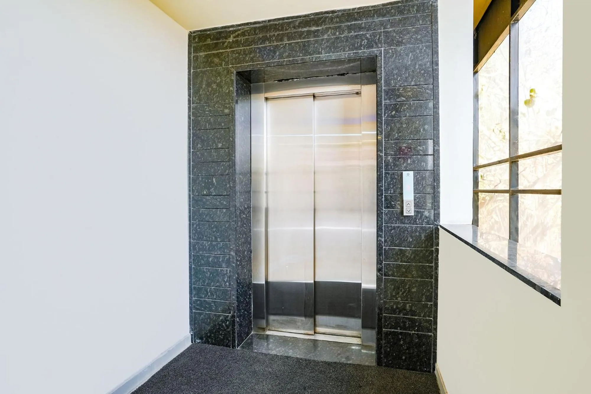 elevator in FabHotel Regent Inn - Nr SkyWalk Bridge