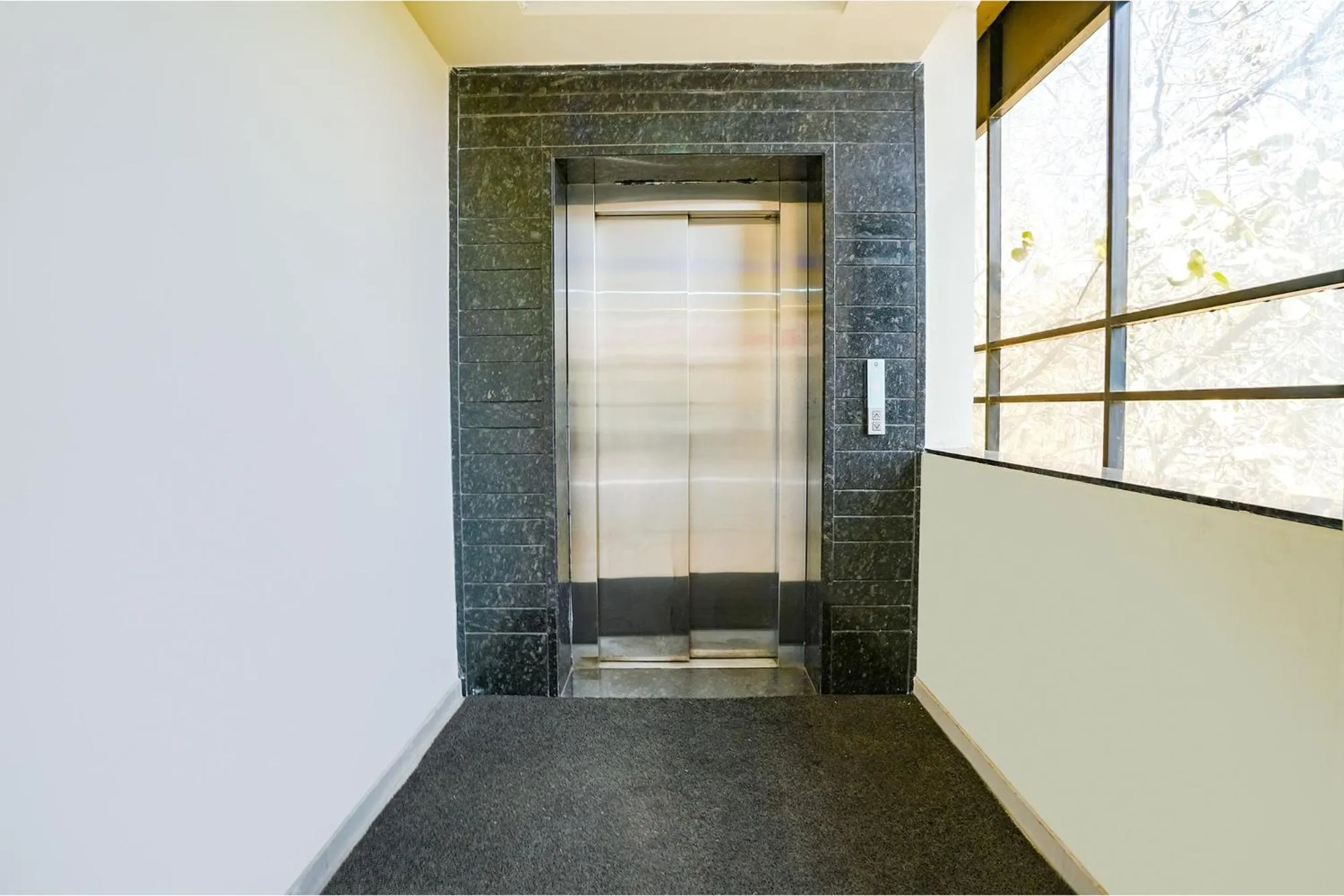 elevator in FabHotel Regent Inn - Nr SkyWalk Bridge