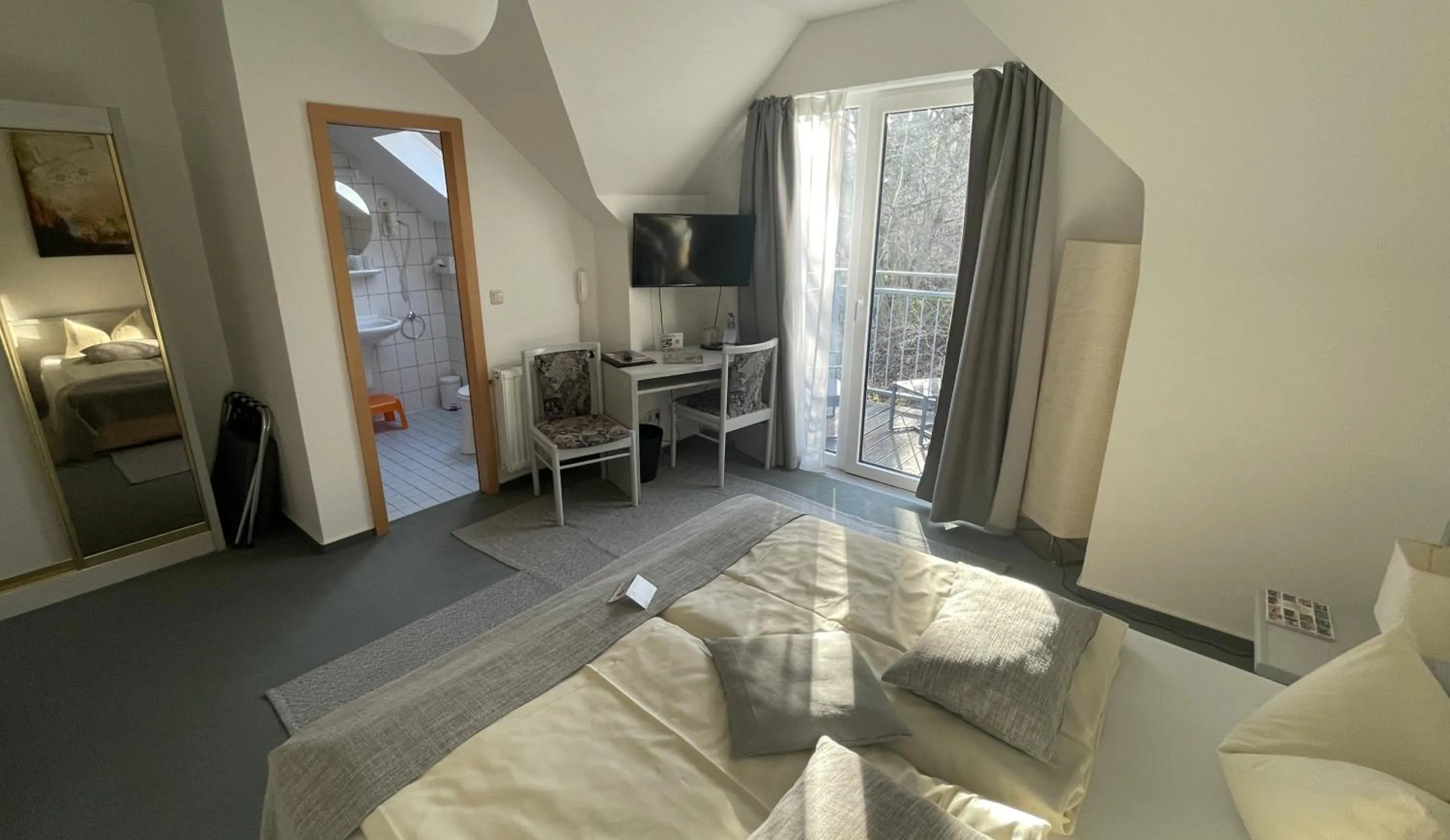 Photo of the whole room, Bed in Akzent Berghotel Rosstrappe