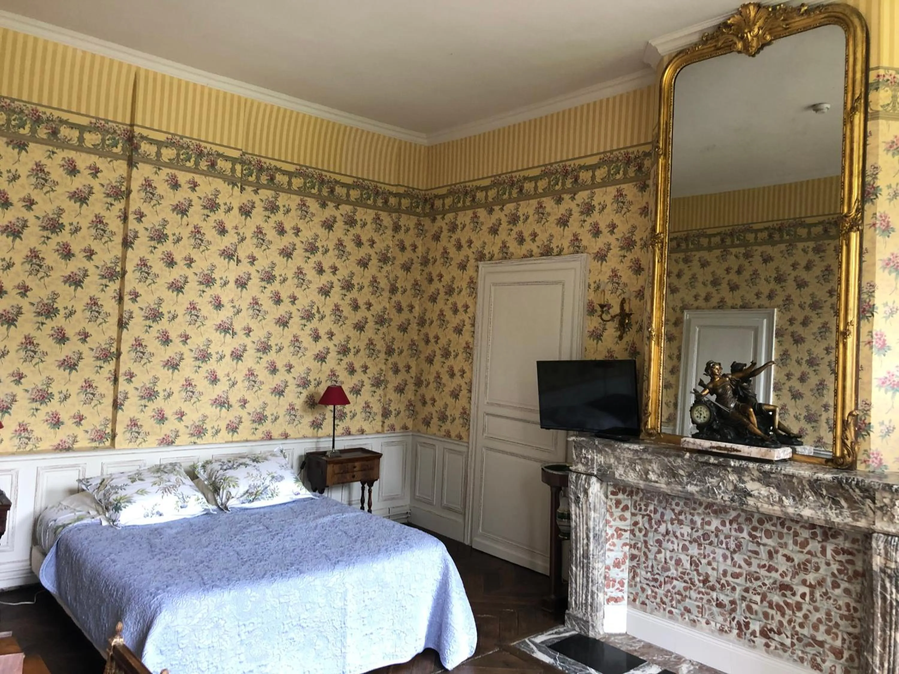Bed in Château d'en haut