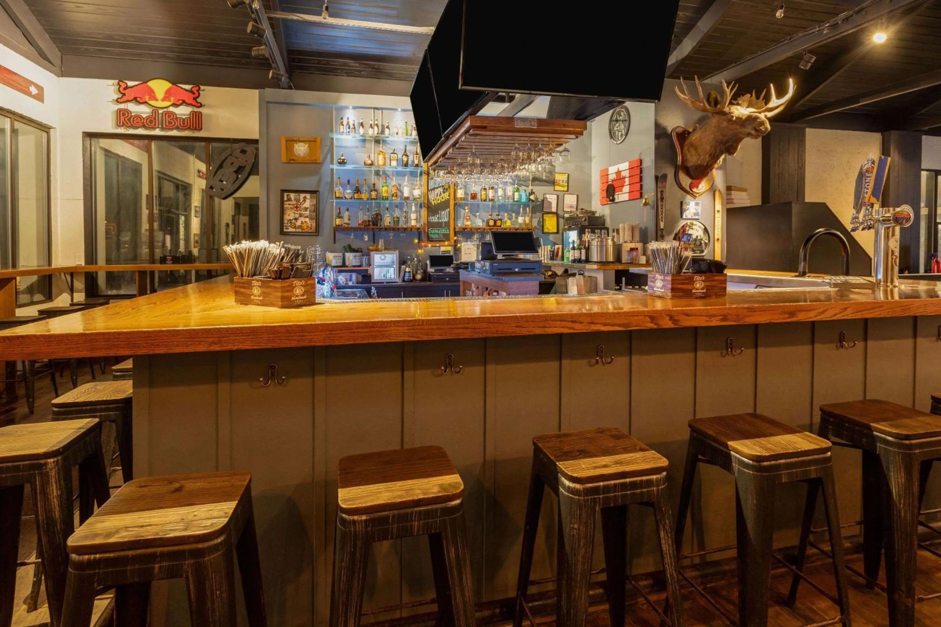 Lounge or bar in Corduroy Inn and Lodge, Trademark Collection by Wyndham