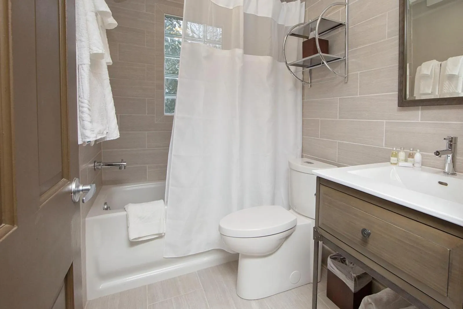 Bathroom in Corduroy Inn and Lodge, Trademark Collection by Wyndham