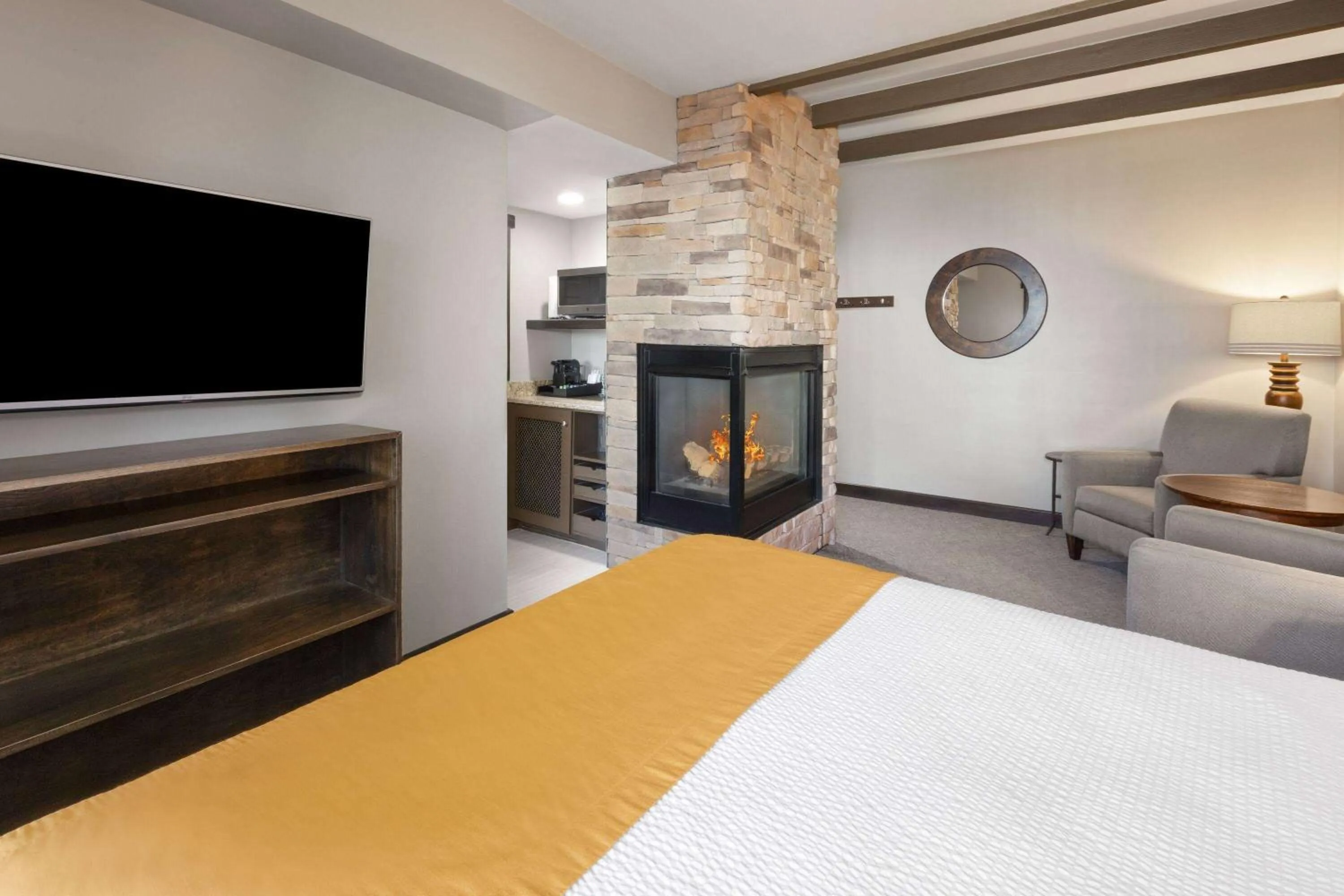 Photo of the whole room, Bed in Corduroy Inn and Lodge, Trademark Collection by Wyndham