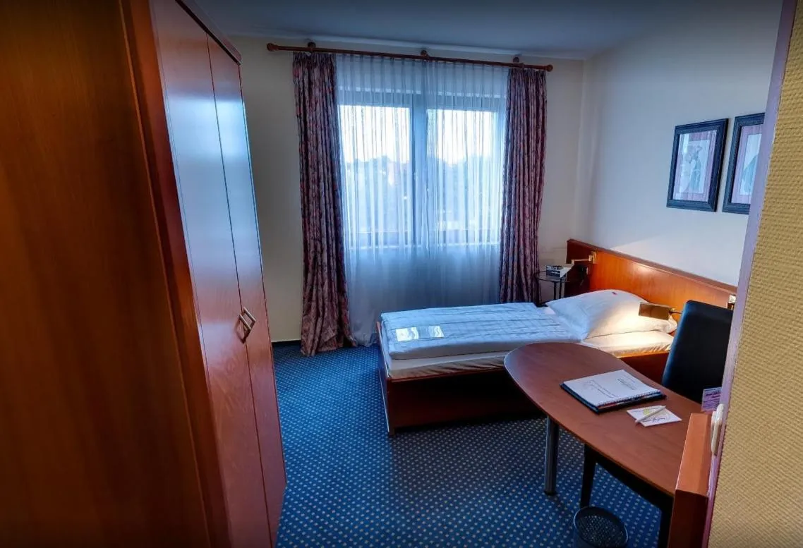 Bed in Hotel Victoria