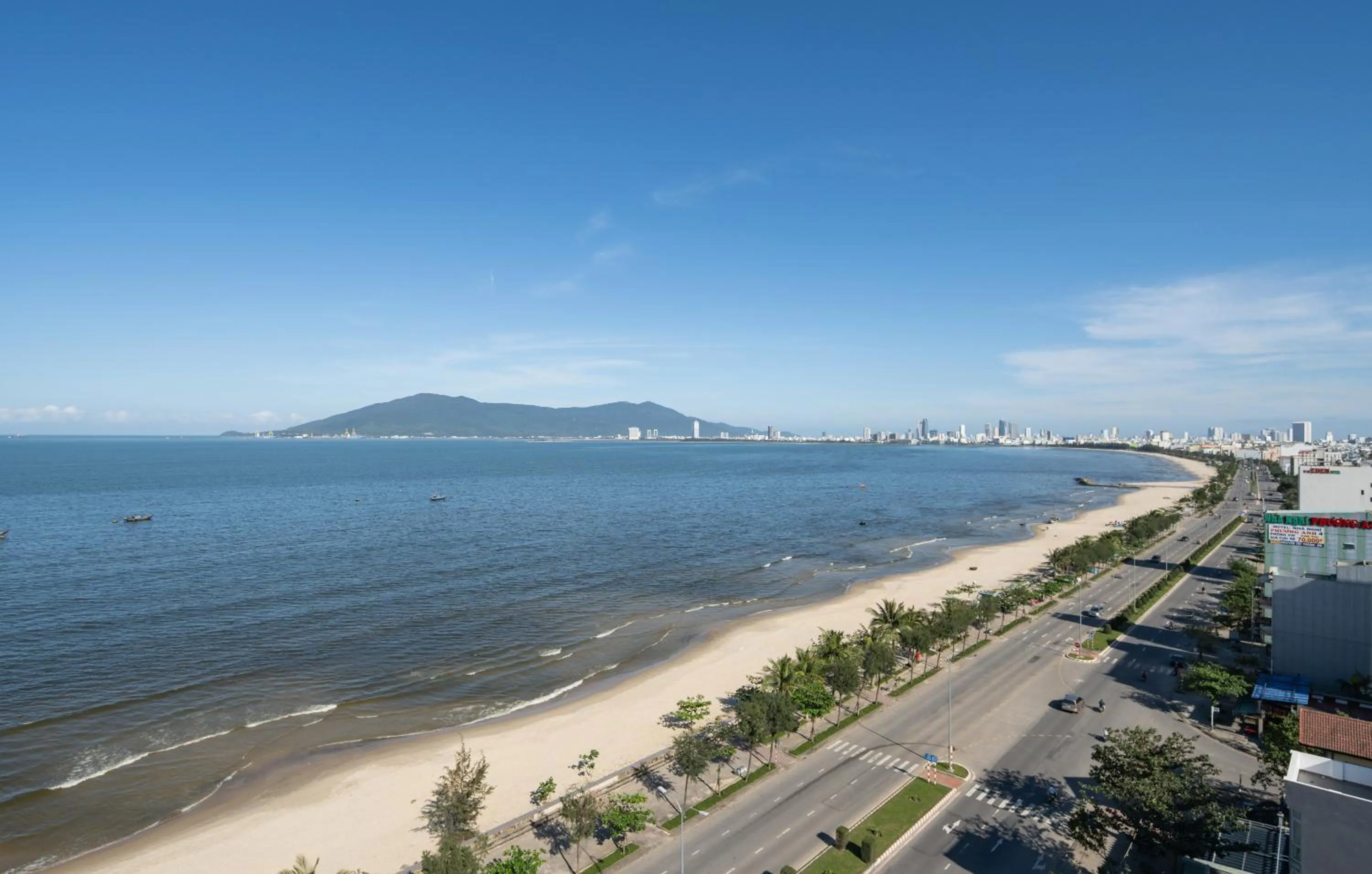 Beach in Avenis Hotel