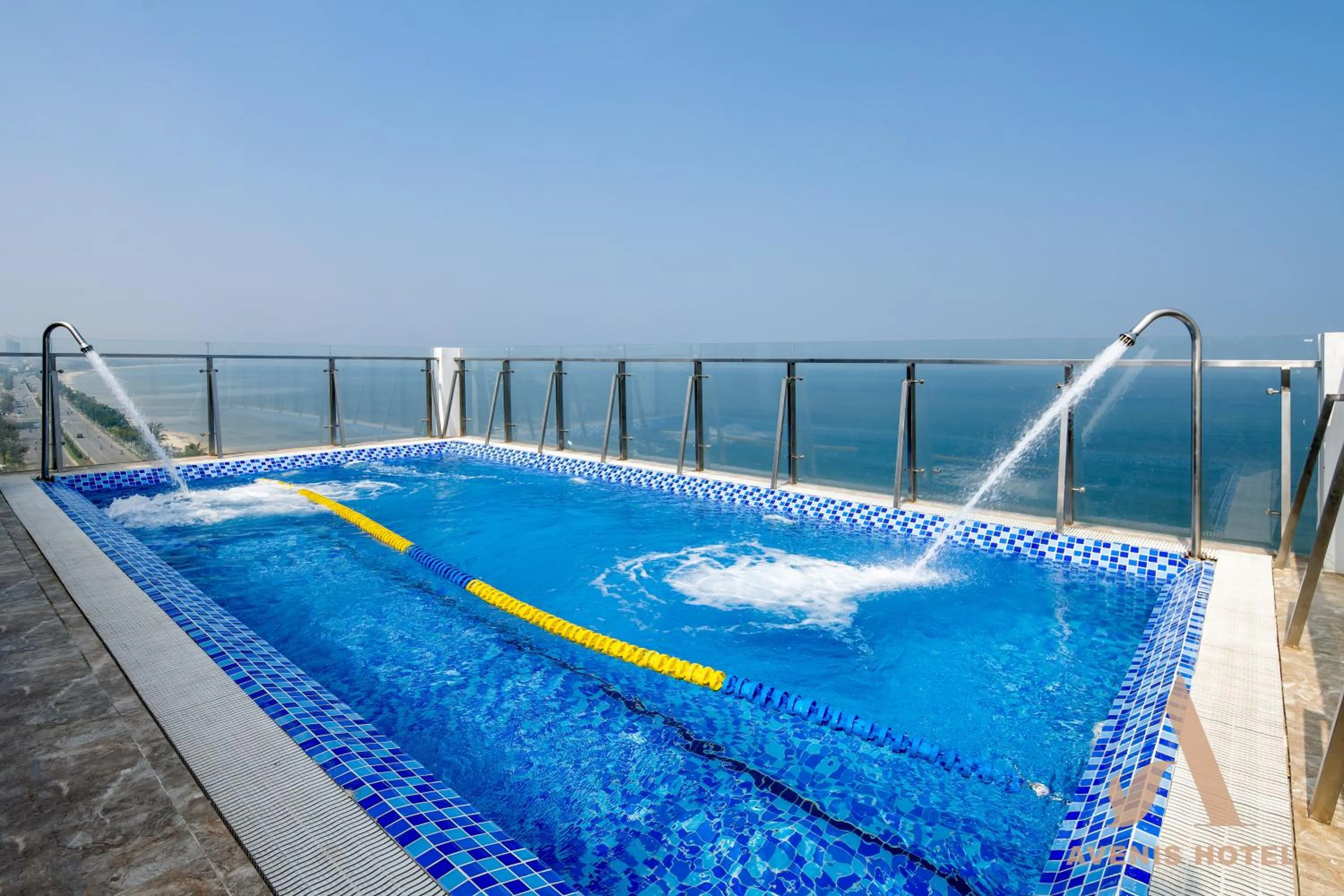 Swimming pool in Avenis Hotel