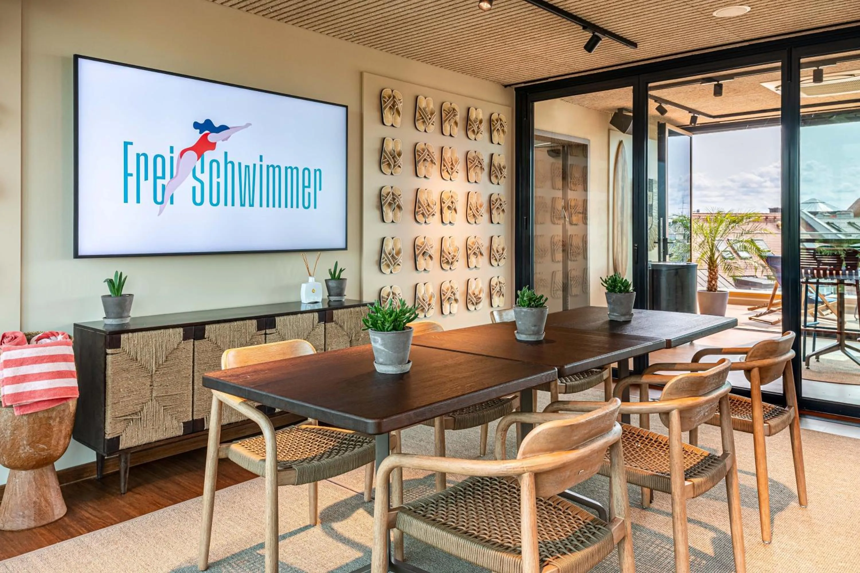 Communal lounge/ TV room in Cocoon Sendlinger Tor