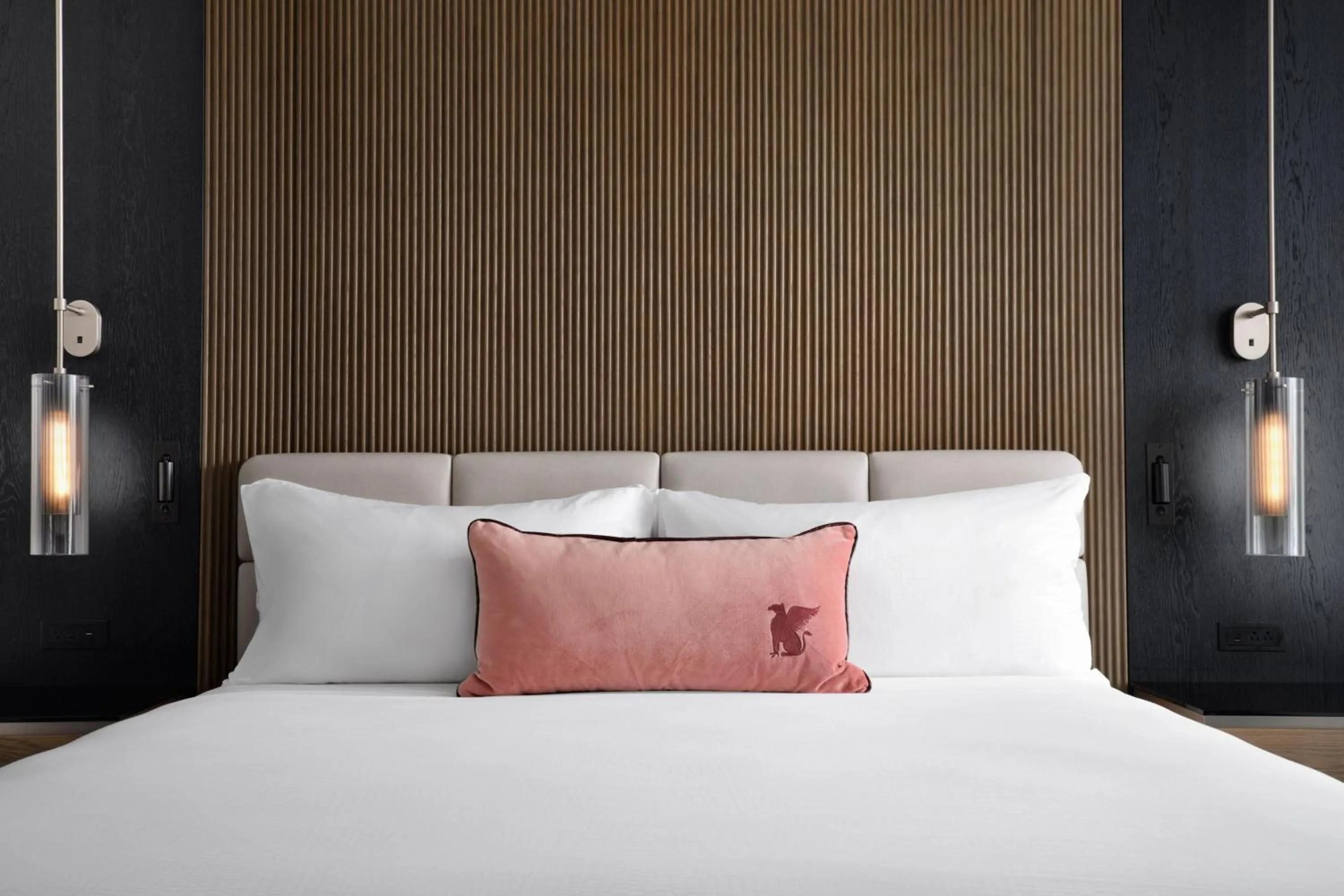 Photo of the whole room, Bed in JW Marriott Charlotte