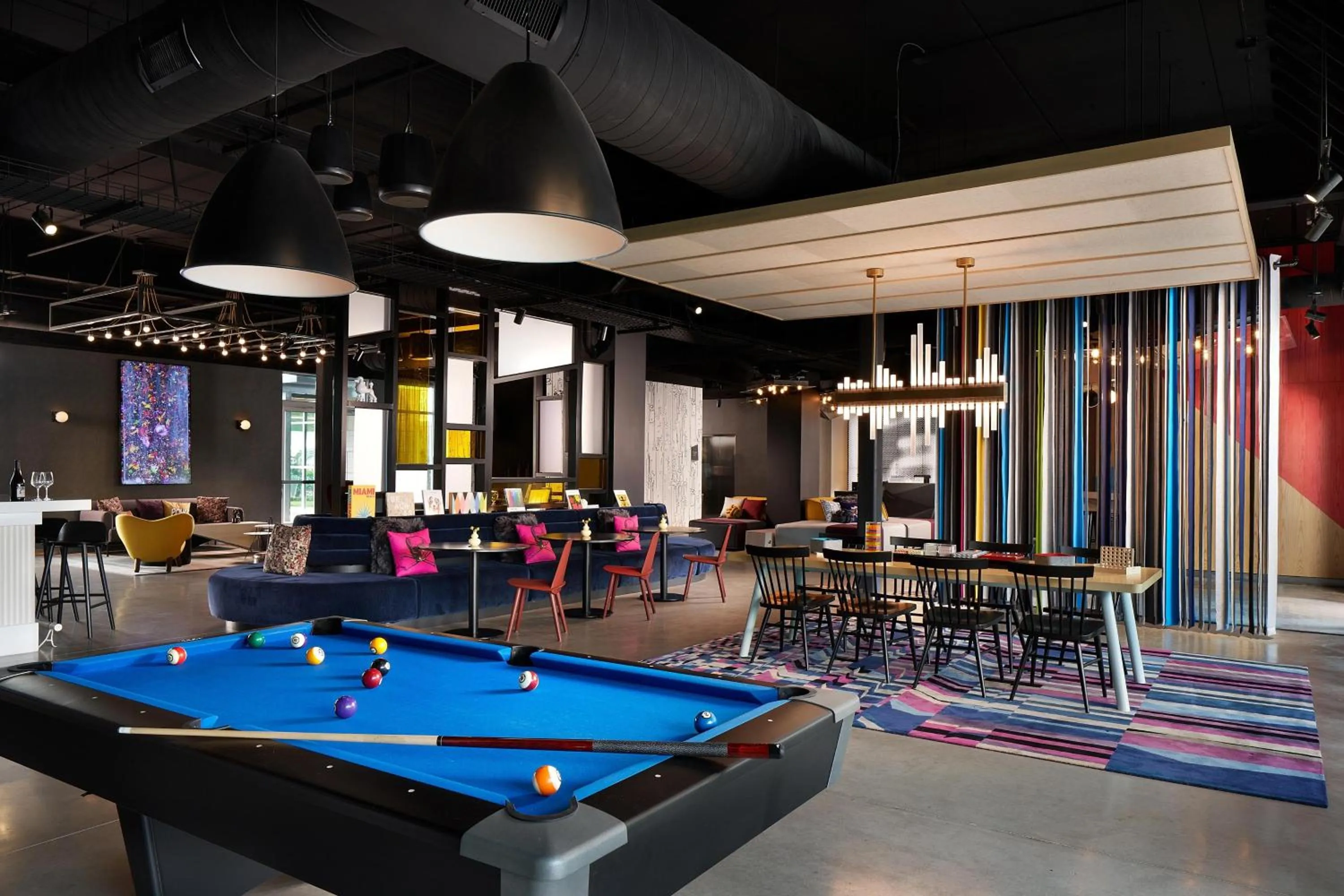 Lounge or bar in Aloft Orlando International Drive by Marriott