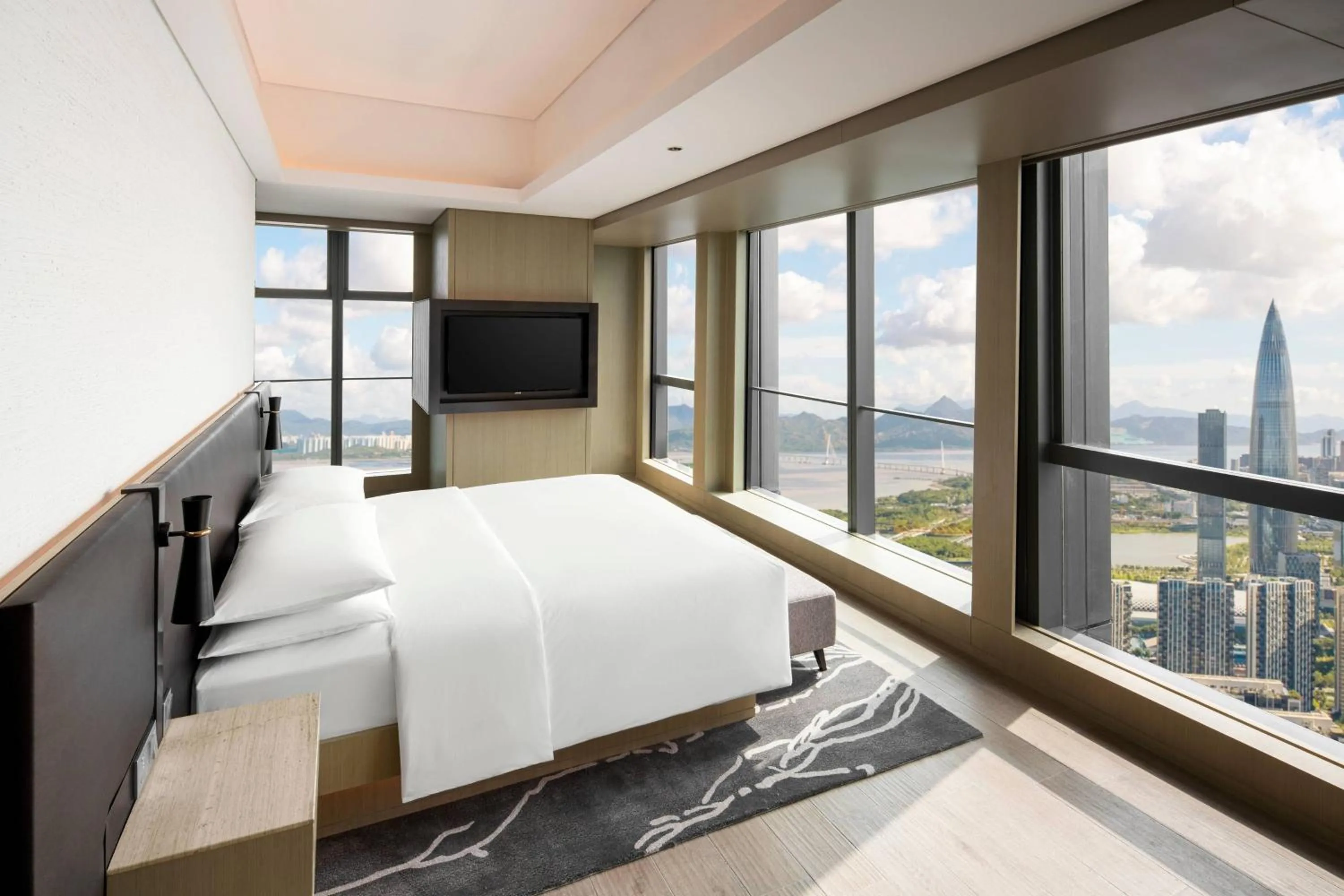 Bedroom, Bed in Renaissance Shenzhen Bay Hotel