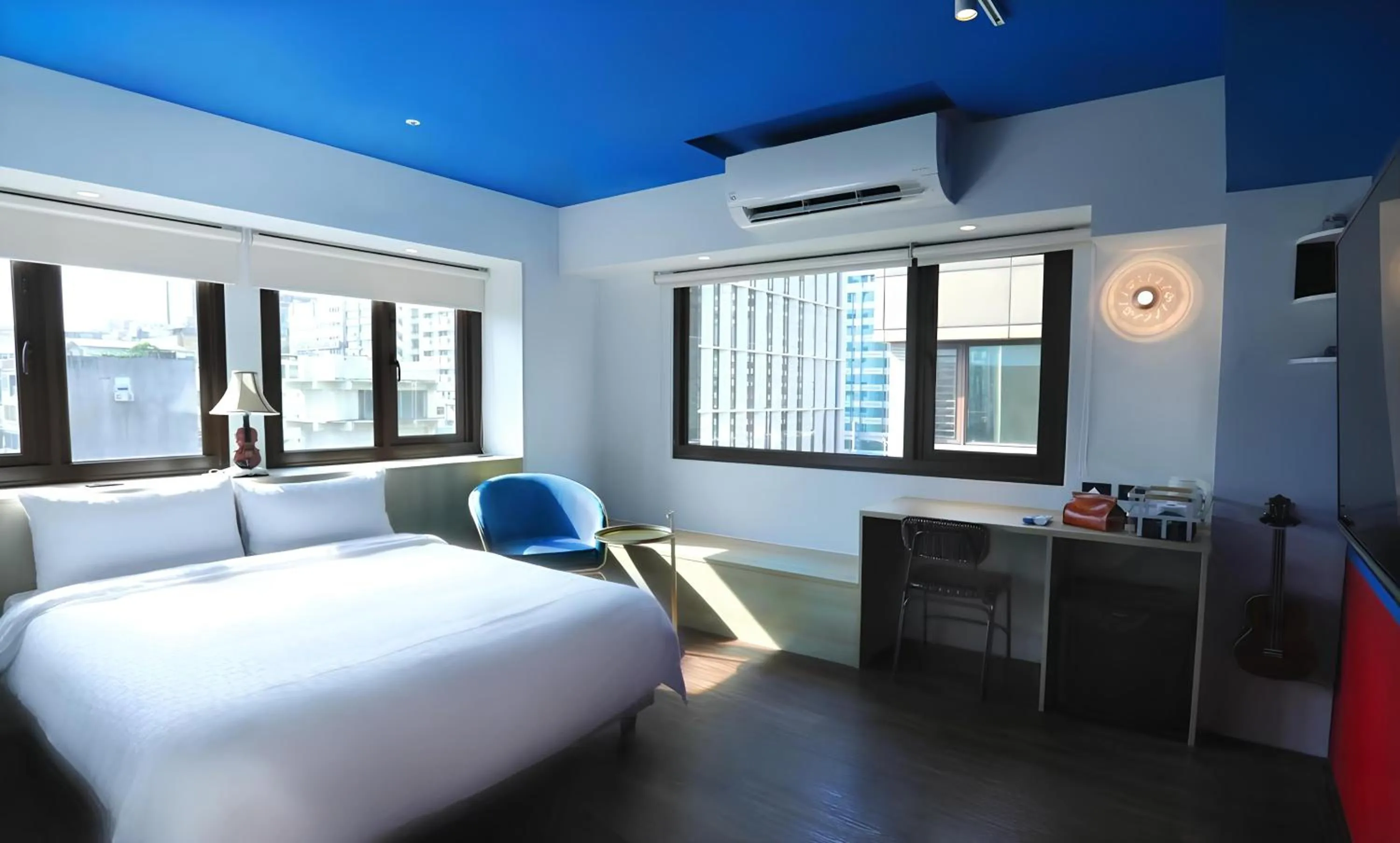 Bed in Journey Town Inn