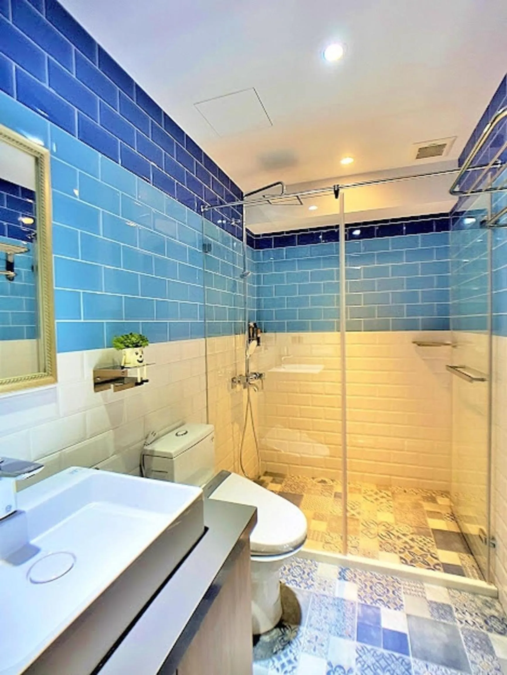 Bathroom in Journey Town Inn