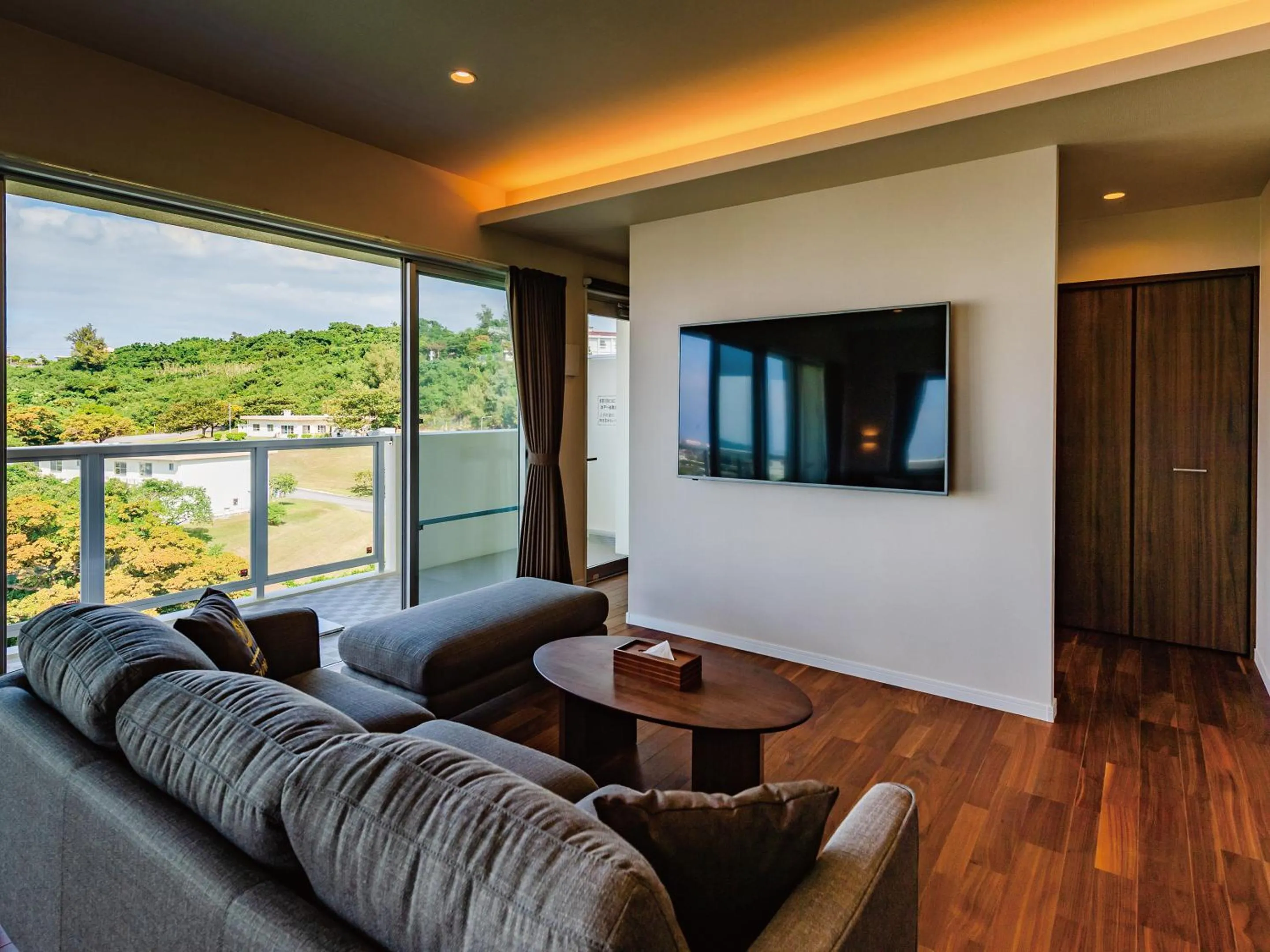 Living room in Private Condo Chatan Jagaru by Coldio Premium