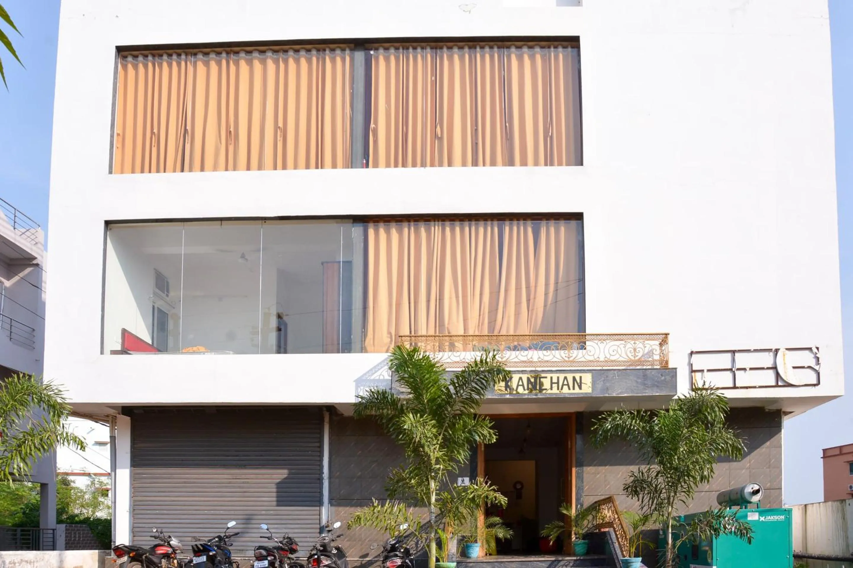 Facade/entrance in Super Collection O Sayhallo Kanchan