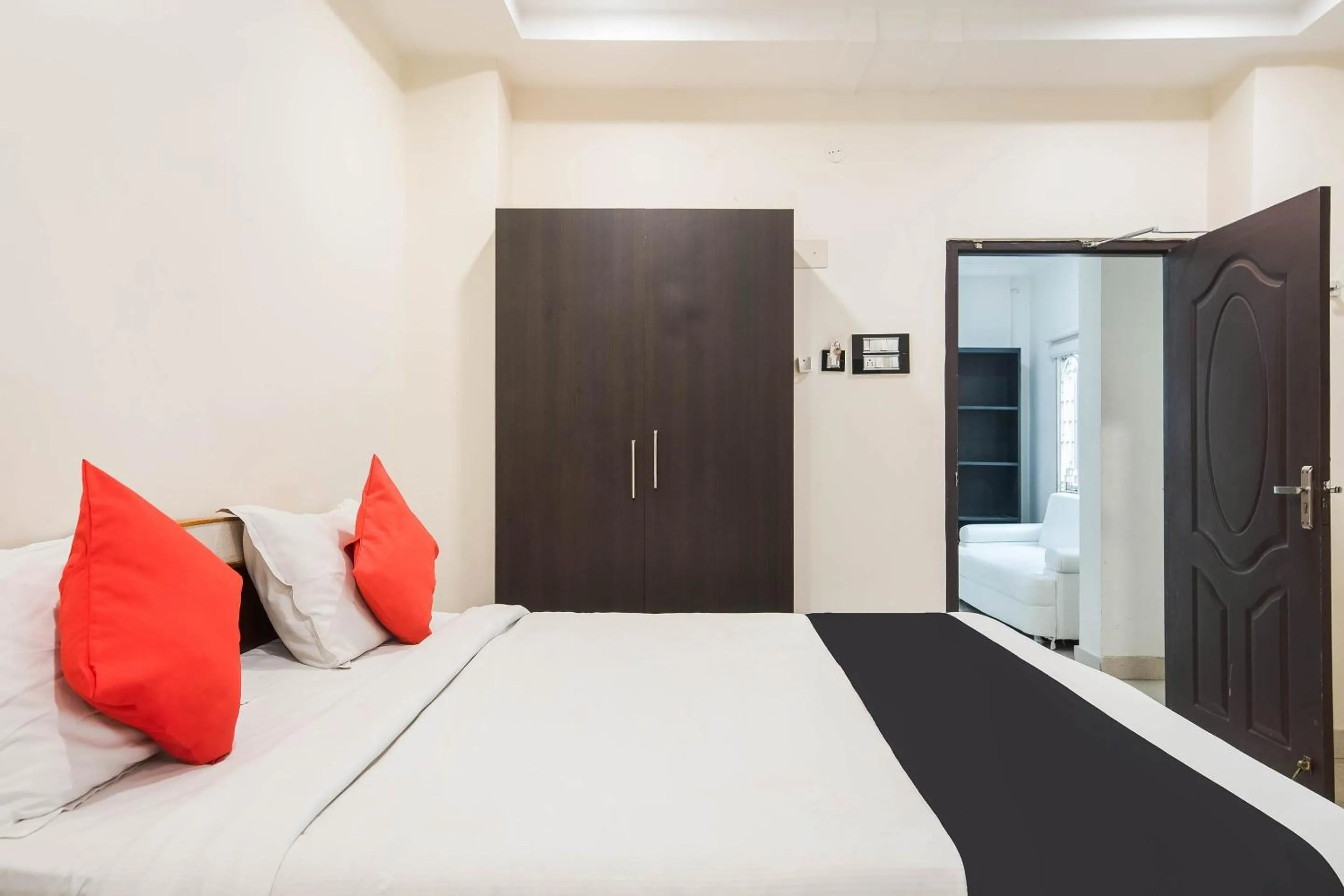 Bedroom, Bed in Capital O Aditya Grand