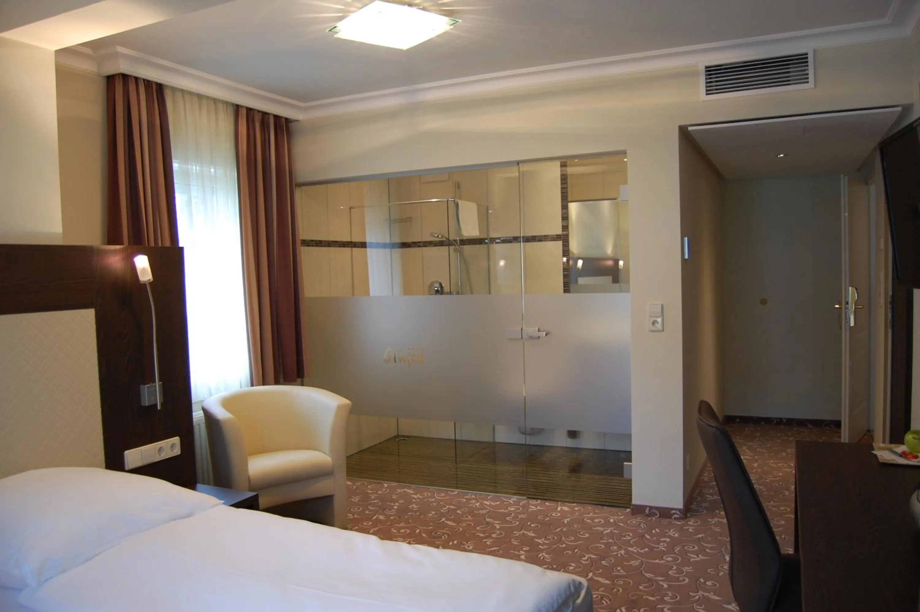 Photo of the whole room, Bed in Hotel Ochsen Stuttgart