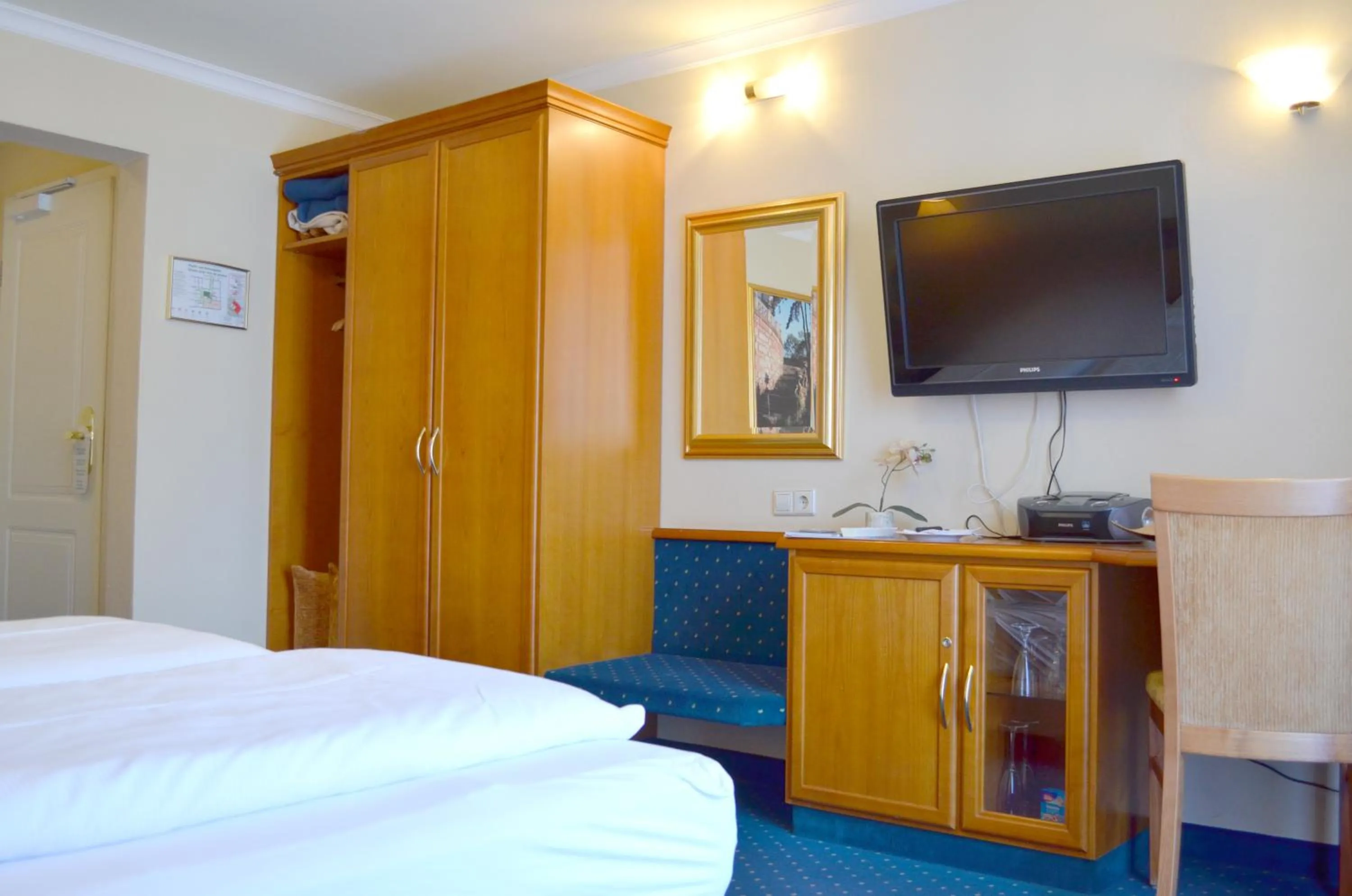 TV and multimedia, Bed in Hotel Ochsen Stuttgart