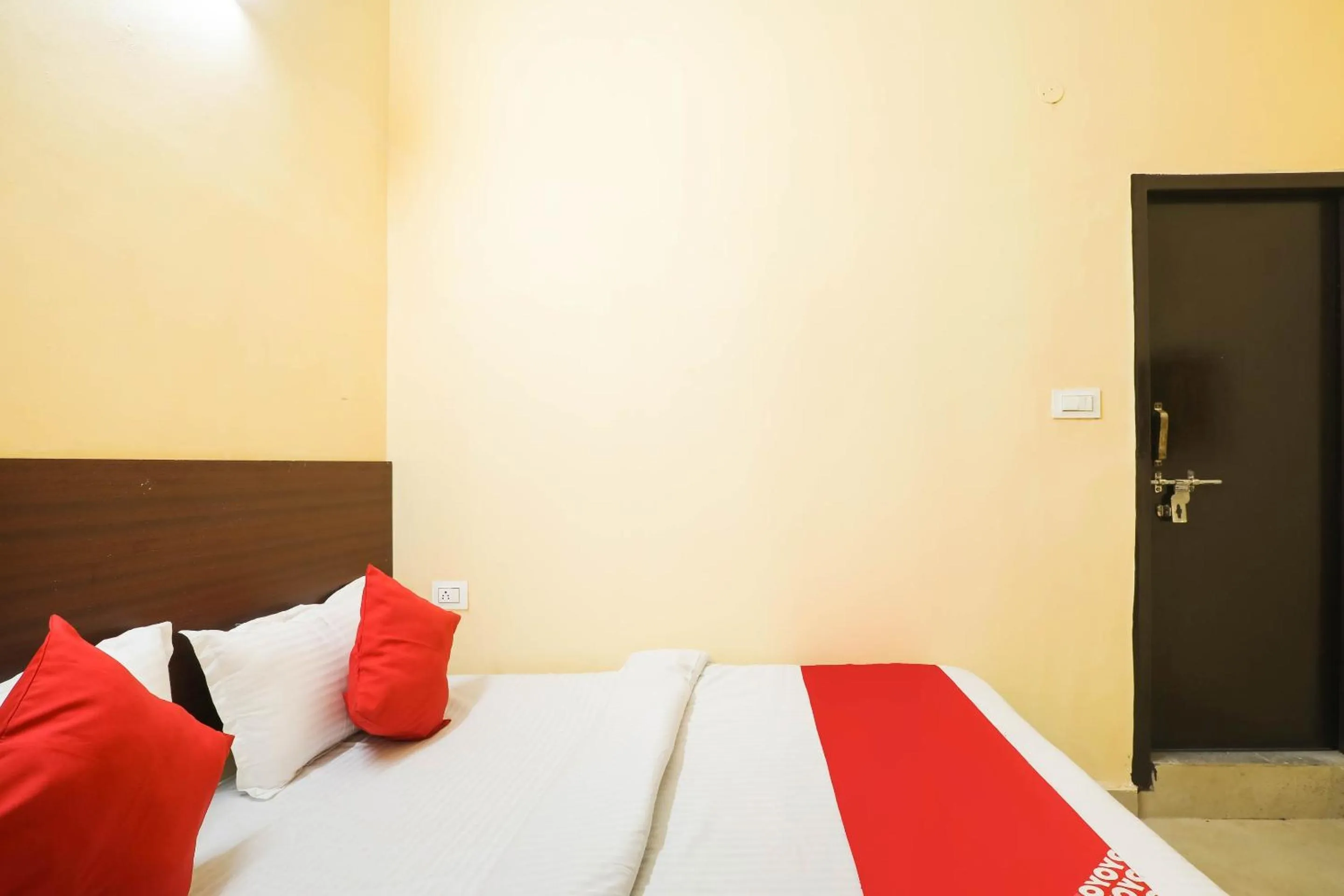 Bedroom in Hotel O Laavin Inn Near Gomti Riverfront Park