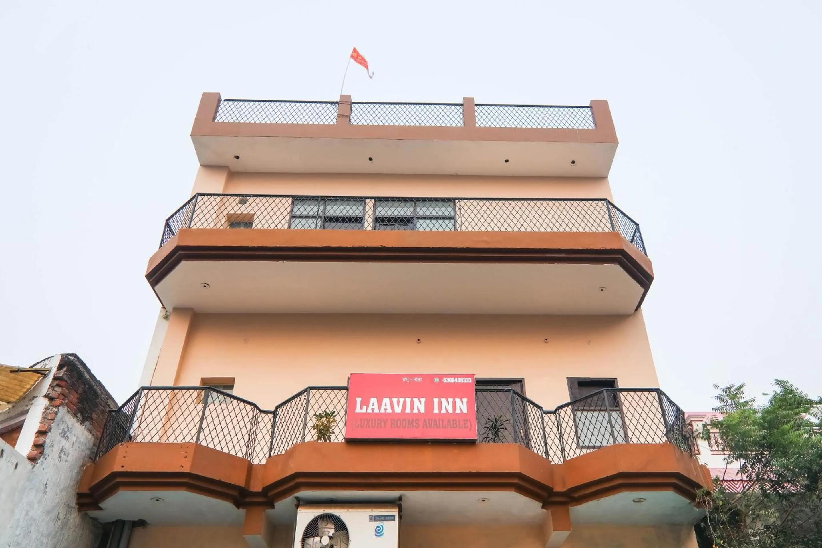Facade/entrance in Hotel O Laavin Inn Near Gomti Riverfront Park