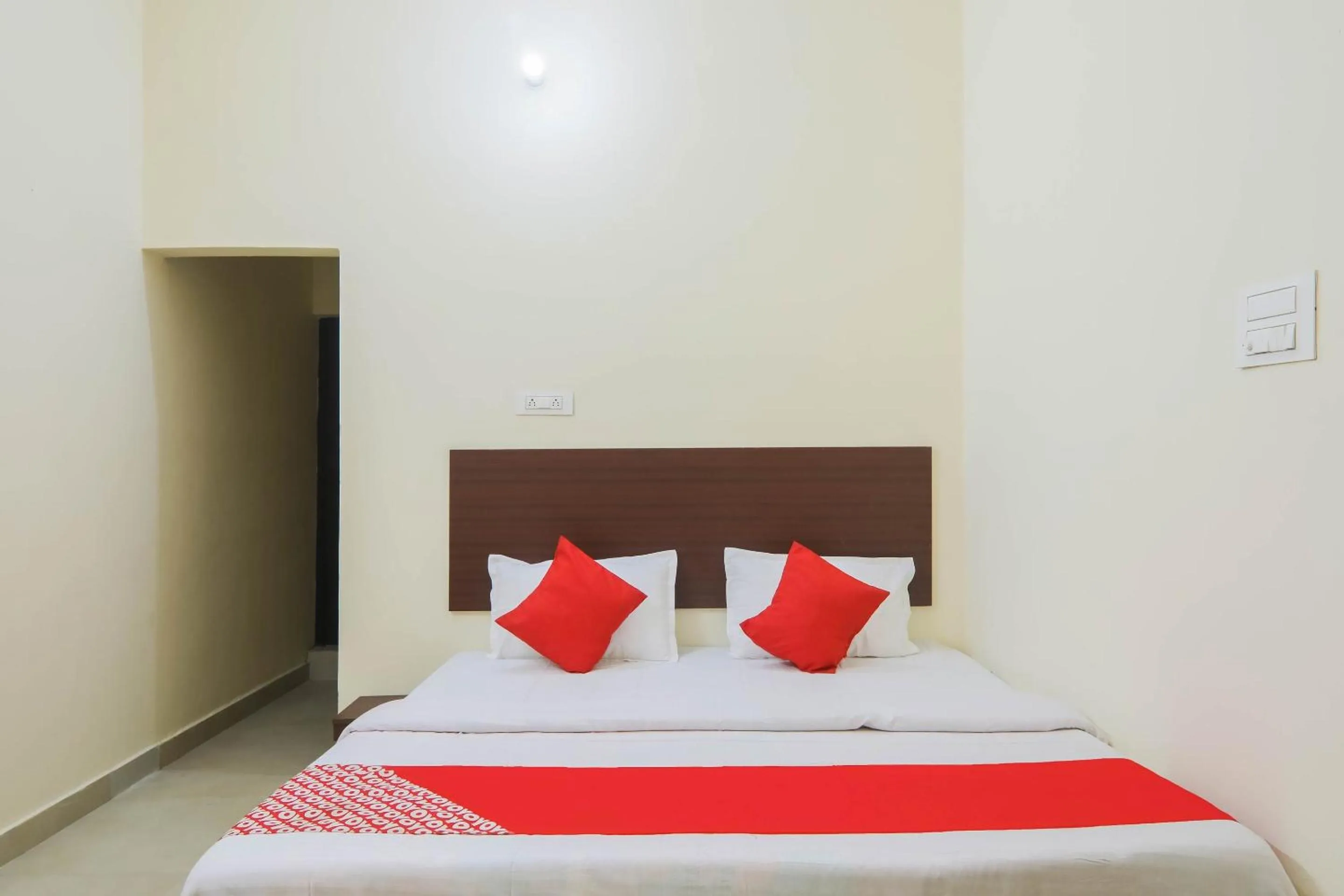 Bedroom in Hotel O Laavin Inn Near Gomti Riverfront Park