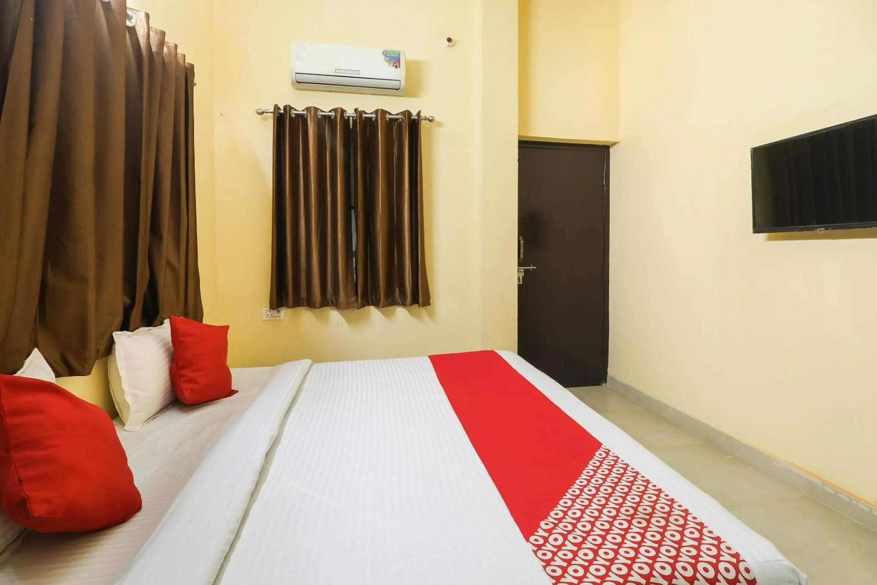 Bedroom in Hotel O Laavin Inn Near Gomti Riverfront Park