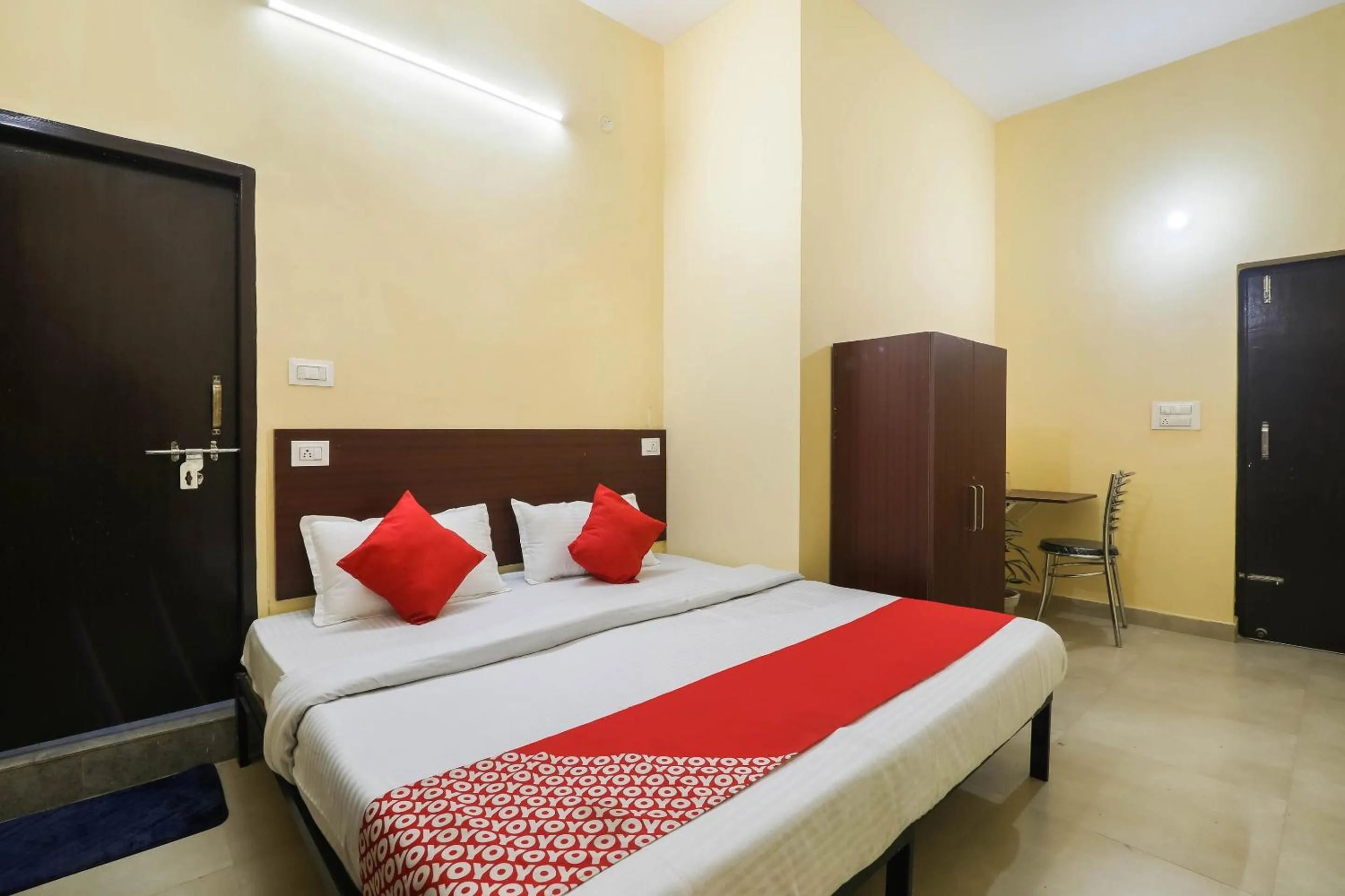 Bedroom in Hotel O Laavin Inn Near Gomti Riverfront Park