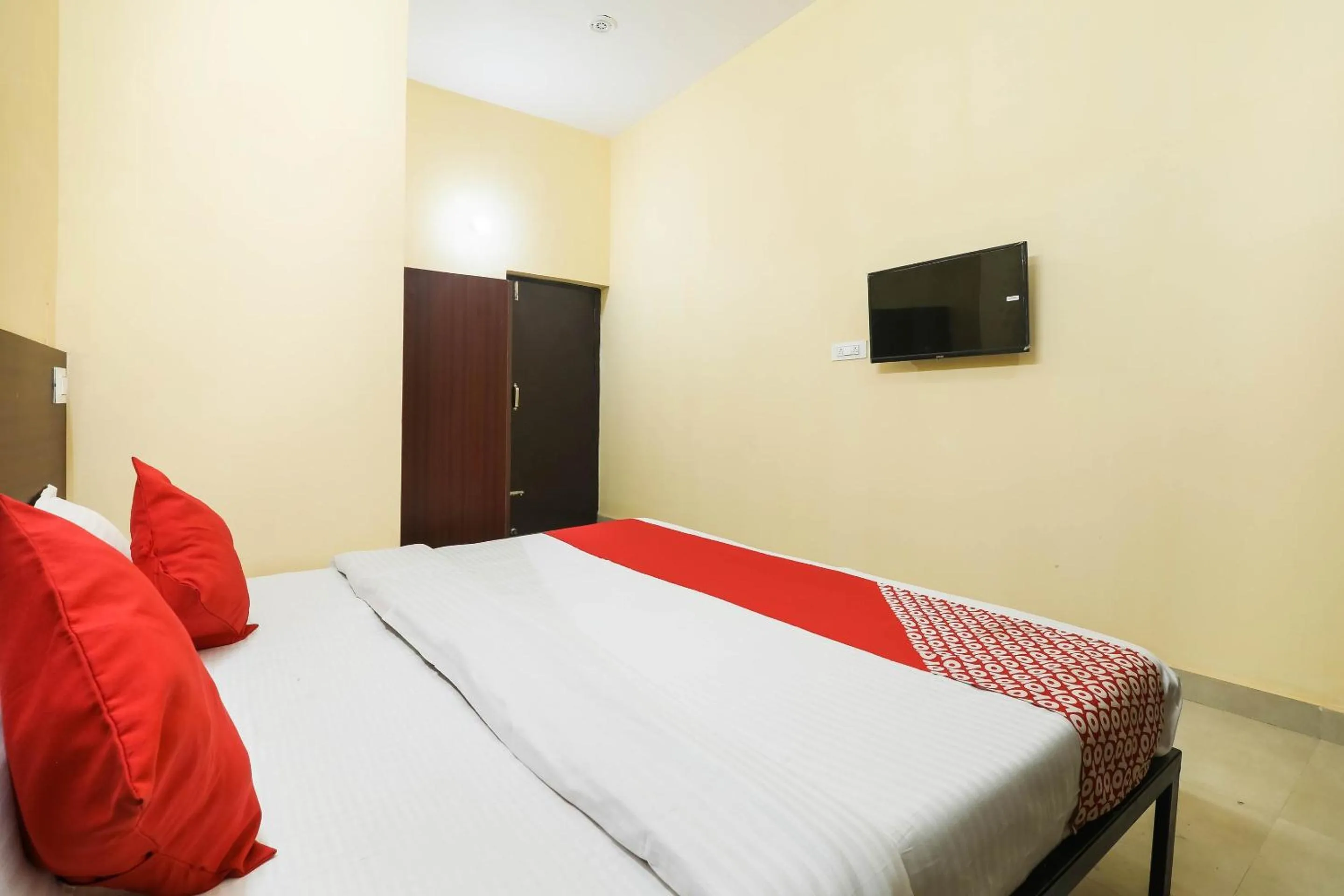 Bedroom in Hotel O Laavin Inn Near Gomti Riverfront Park
