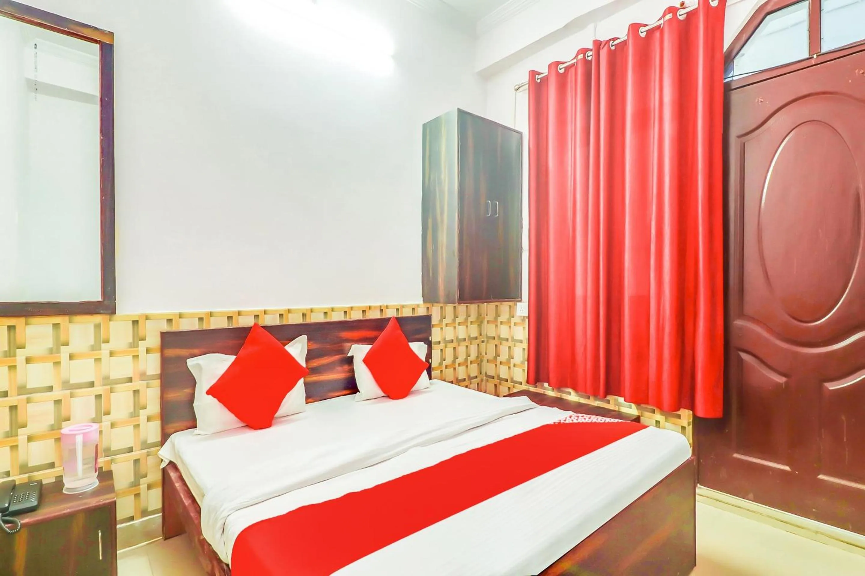 Bedroom, Bed in Super Hotel O Dolphin