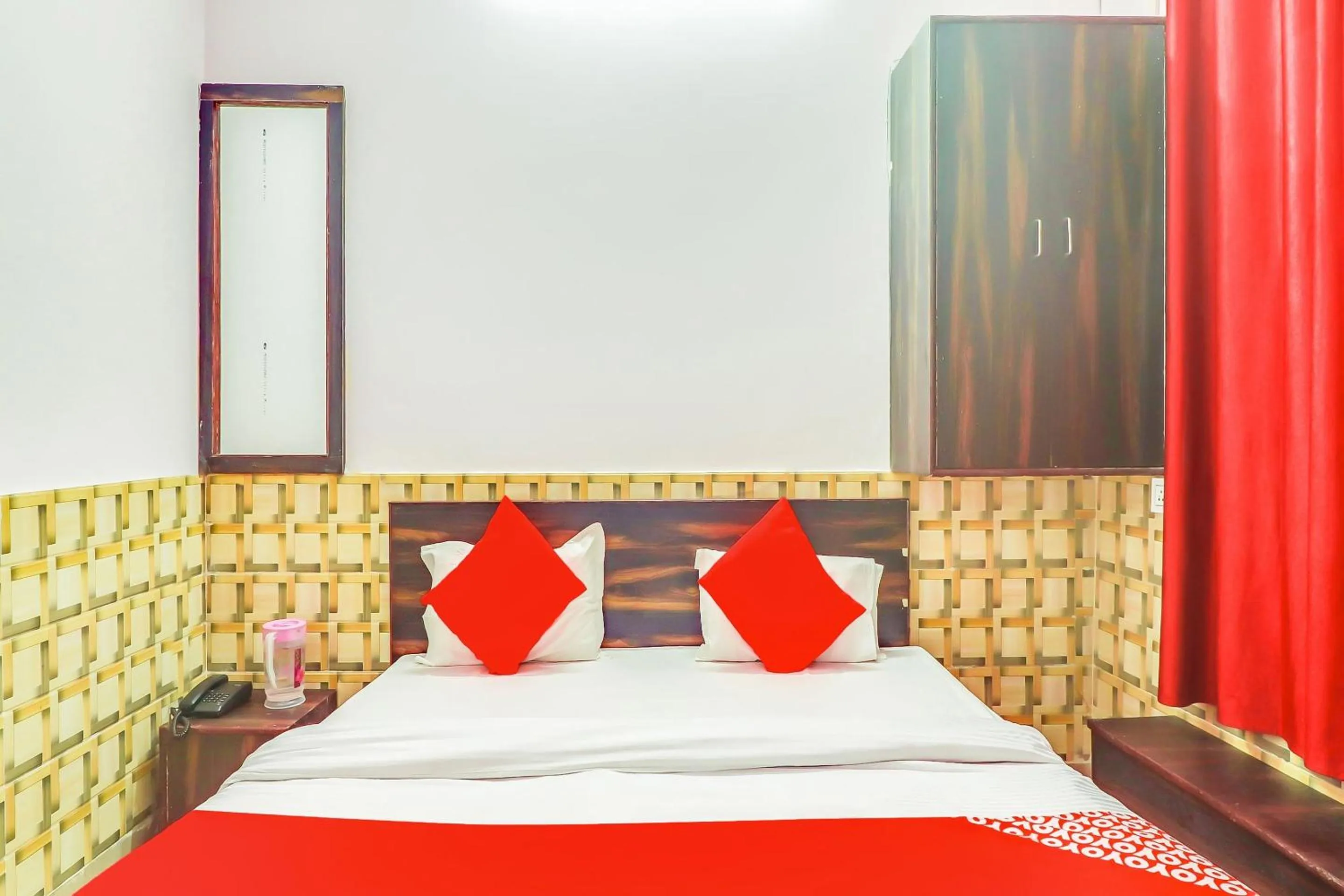 Bedroom, Bed in Super Hotel O Dolphin