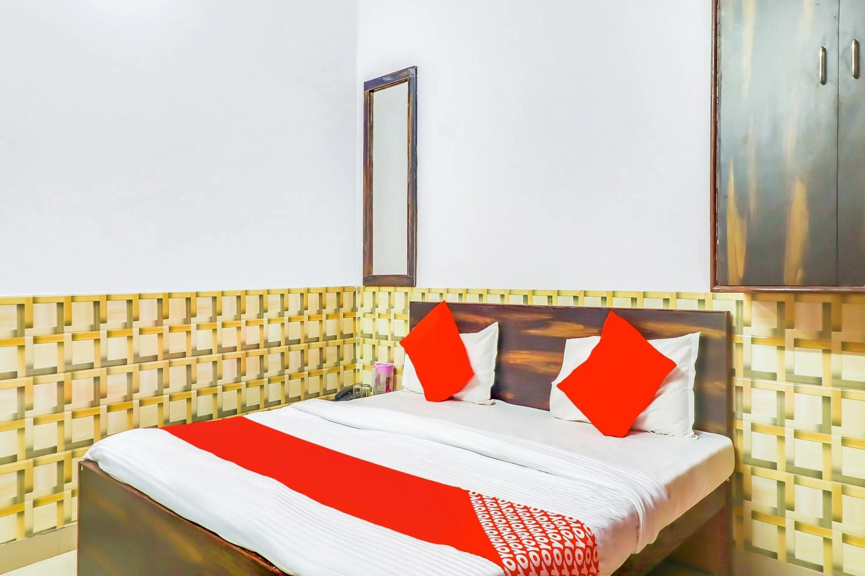 Bedroom, Bed in Super Hotel O Dolphin