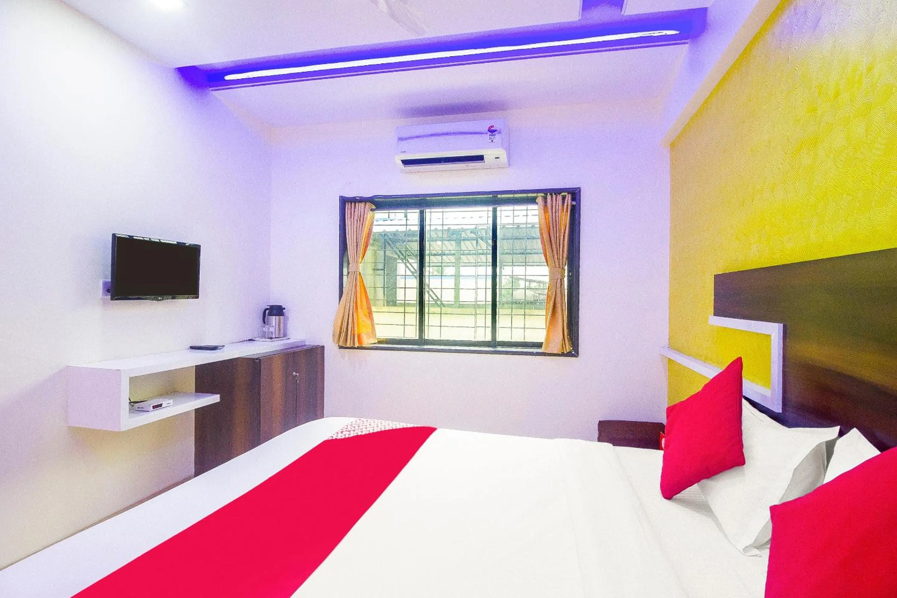 Bedroom, Bed in Hotel O Samrat Palace