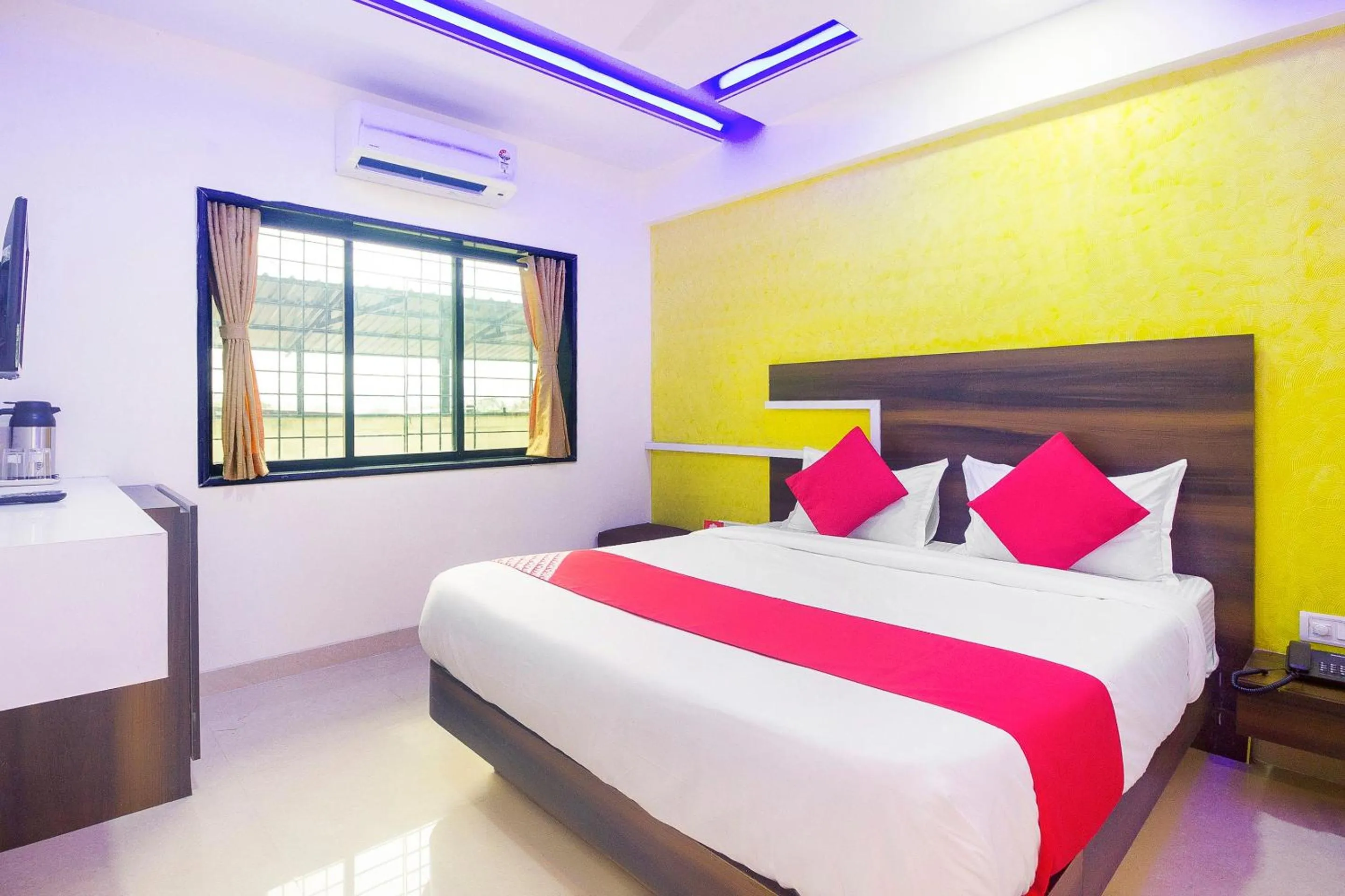 Lobby or reception, Bed in Hotel O Samrat Palace