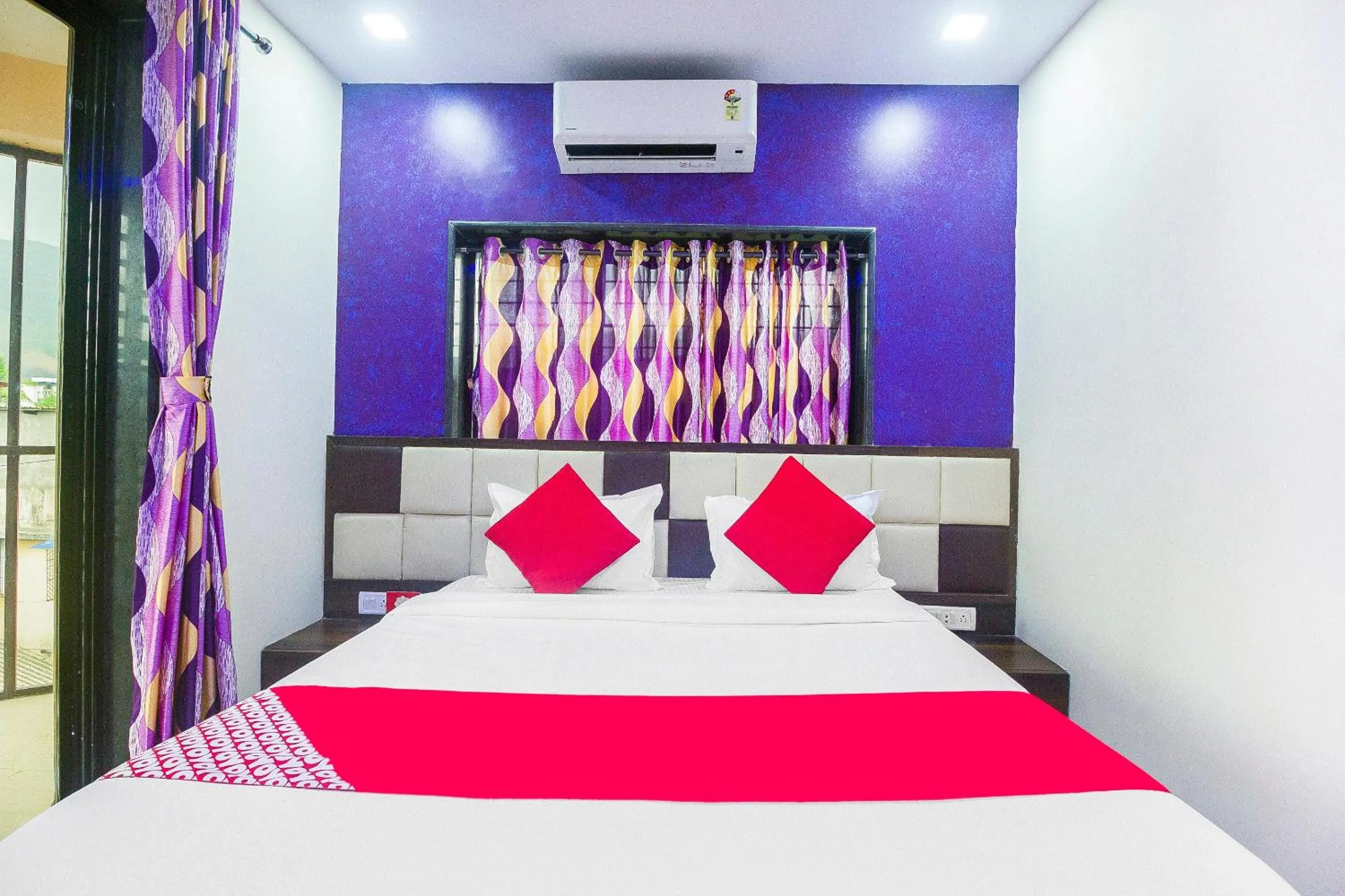 Bedroom, Bed in Hotel O Samrat Palace