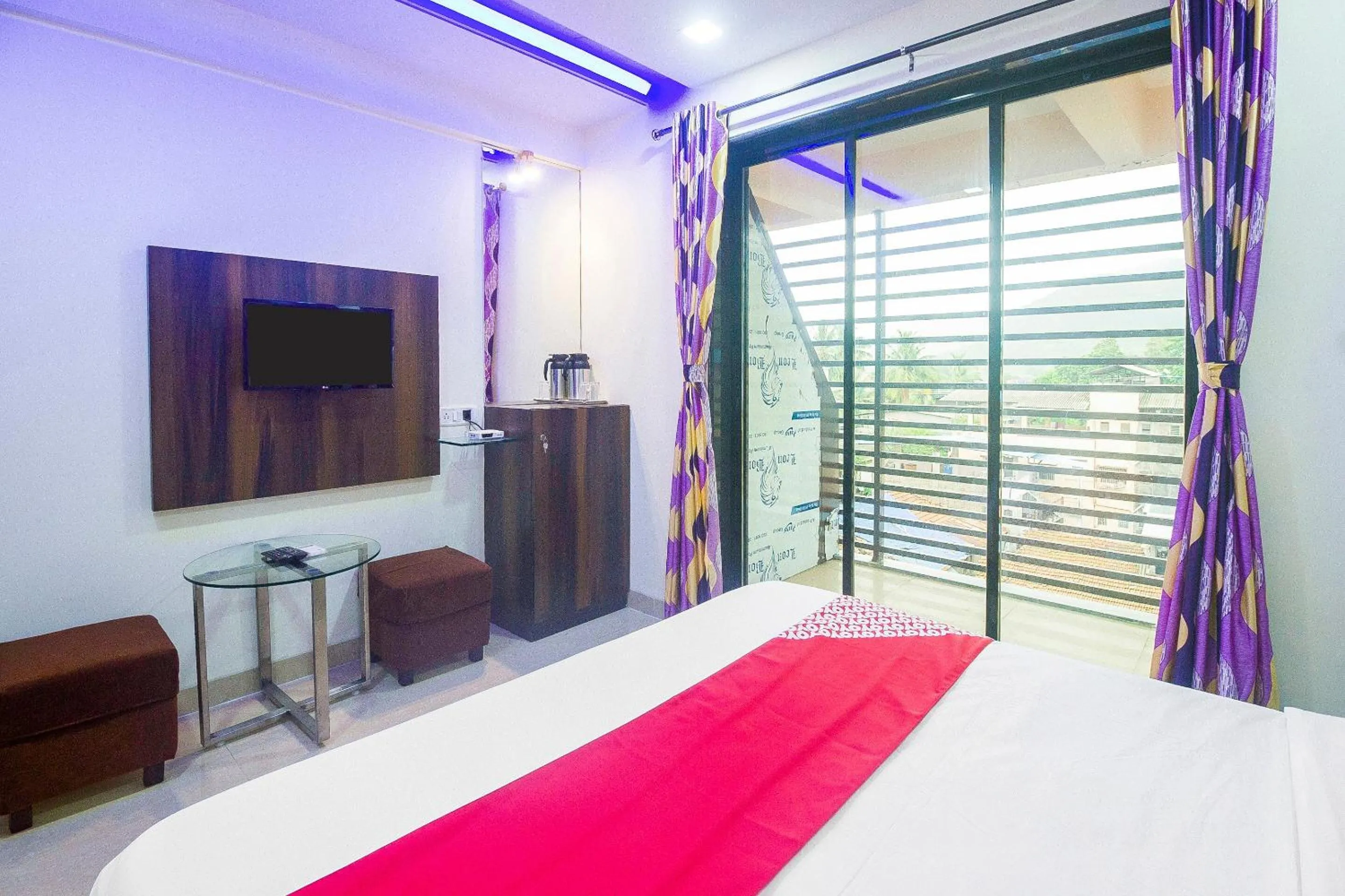 Bedroom, Bed in Hotel O Samrat Palace