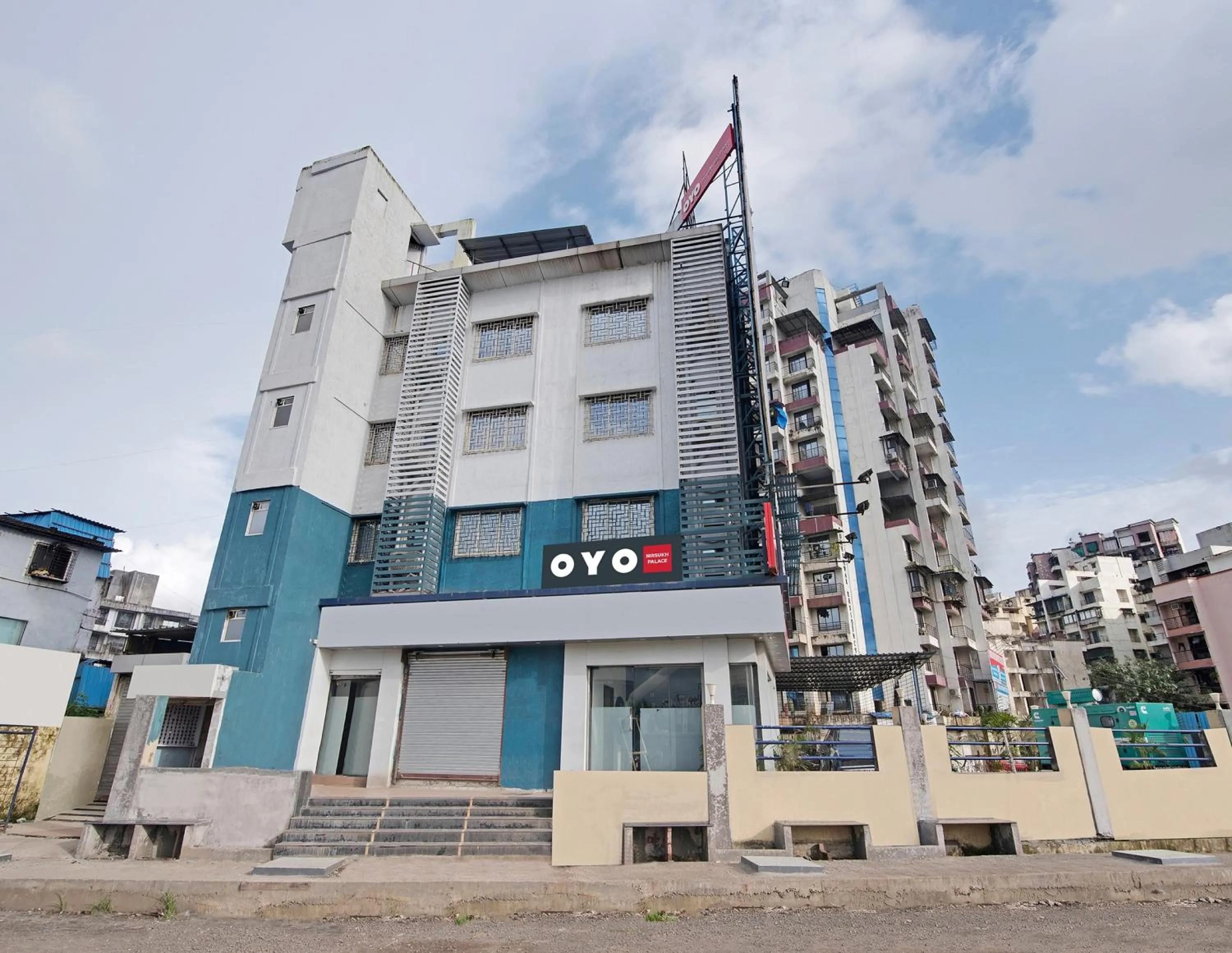 Facade/entrance in Hotel O Nirsukh Palace