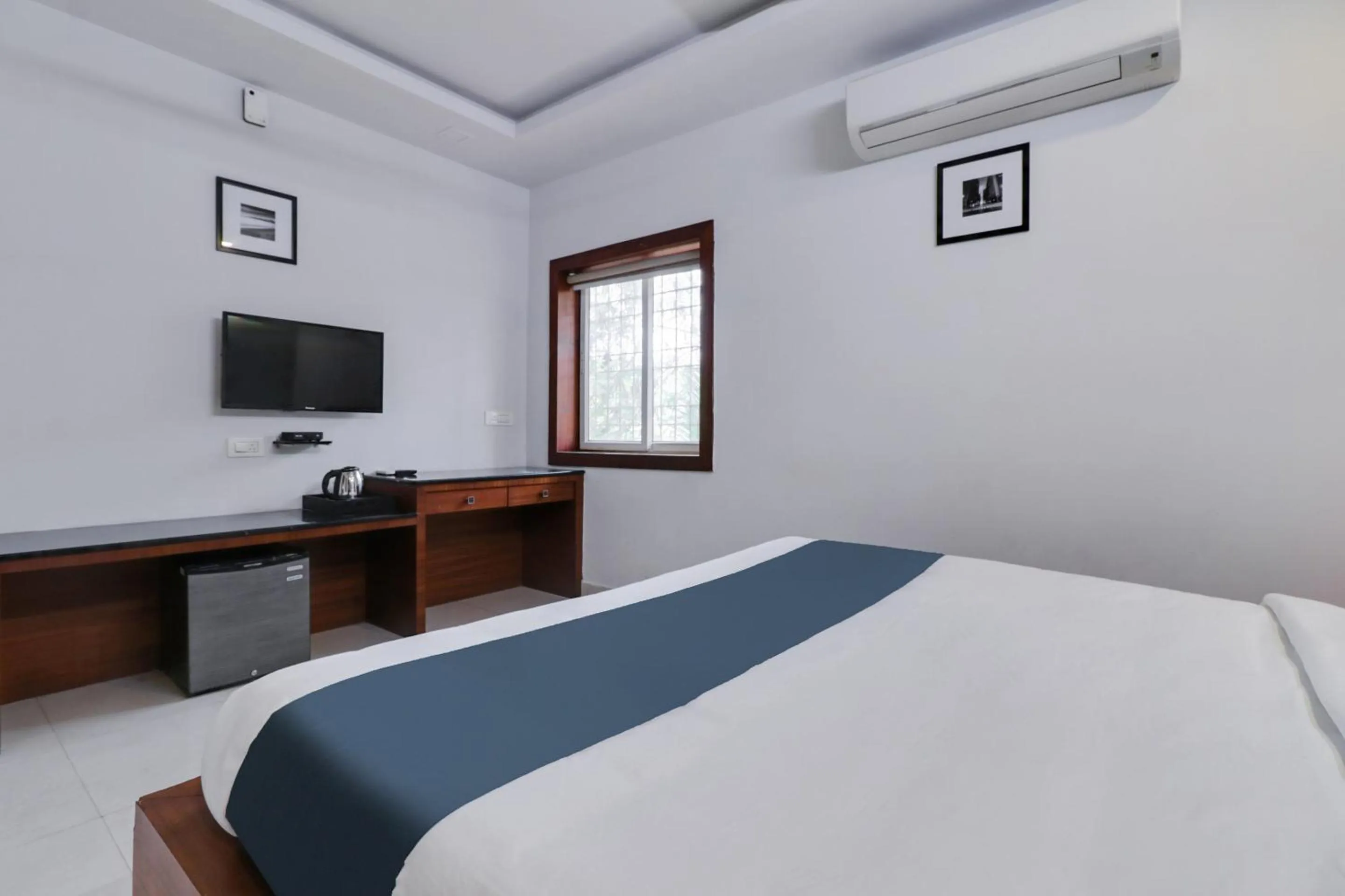 Bedroom, Bed in Super Hotel O Stay Inn Maharani Peta