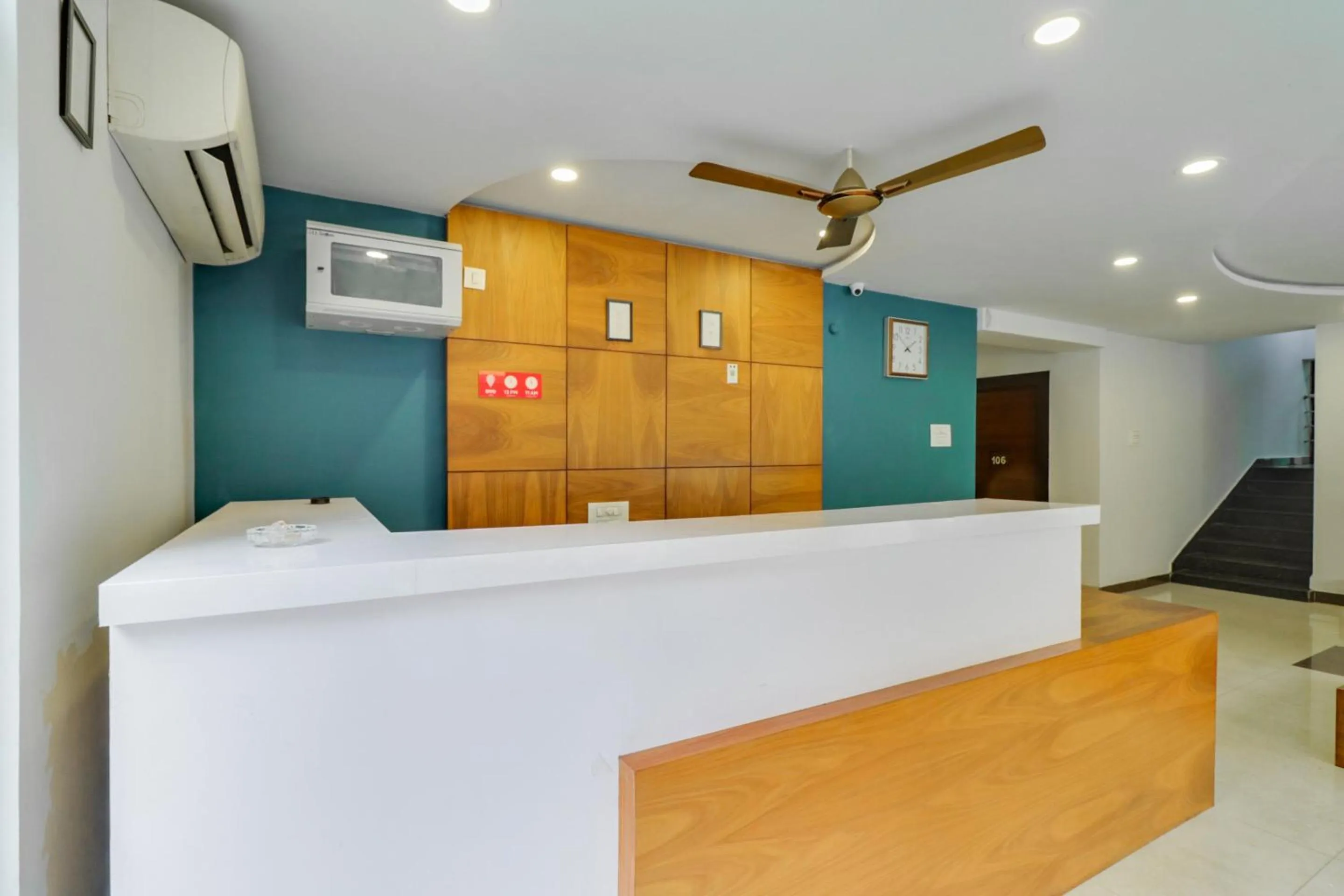 Lobby or reception in Super Hotel O Stay Inn Maharani Peta