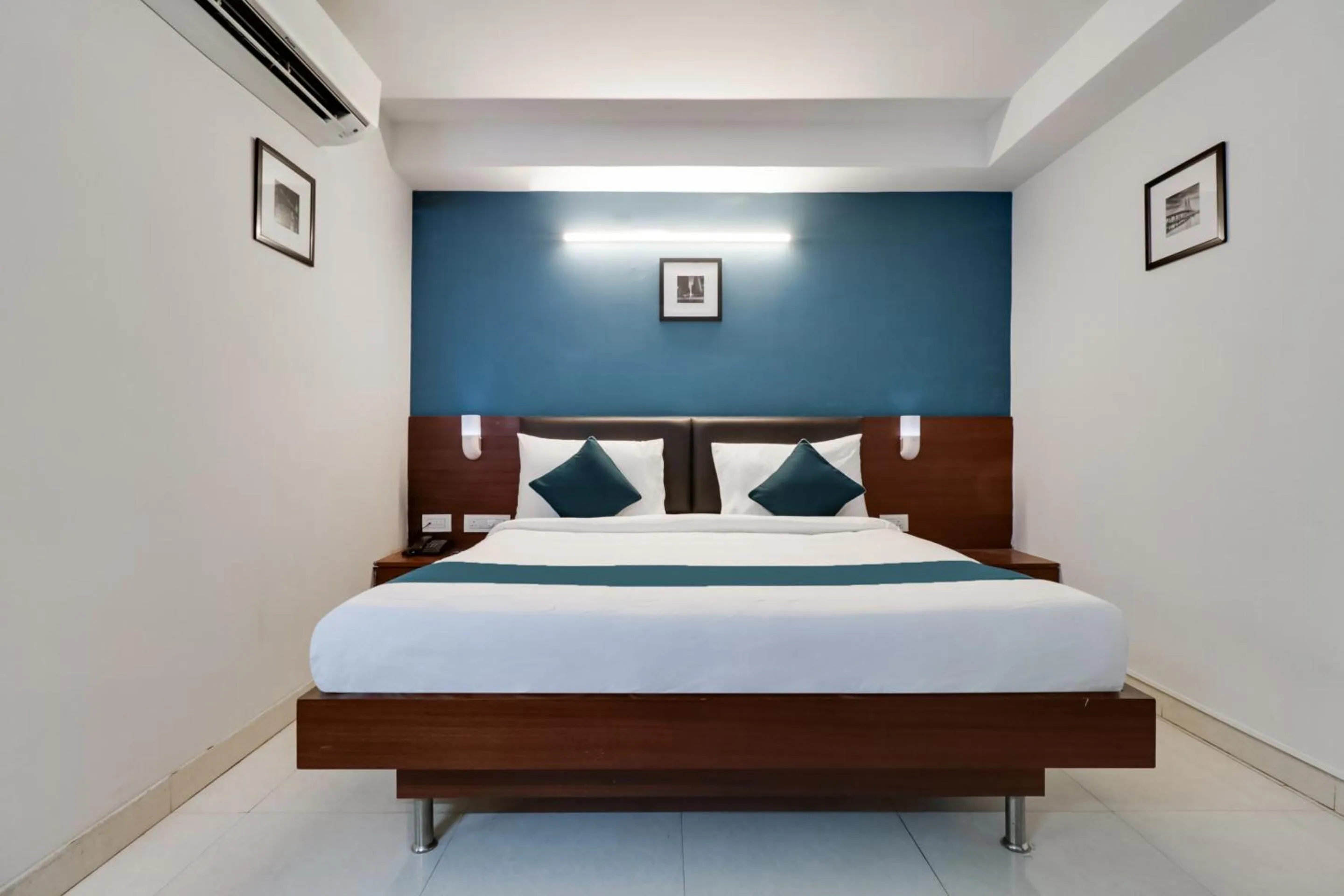 Bedroom, Bed in Super Hotel O Stay Inn Maharani Peta