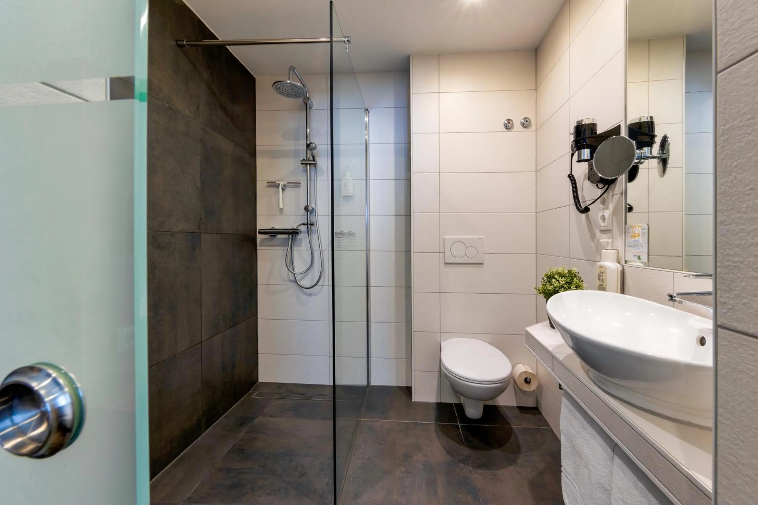 Bathroom in AKZENT Hotel Restaurant Roter Ochse Rhens bei Koblenz