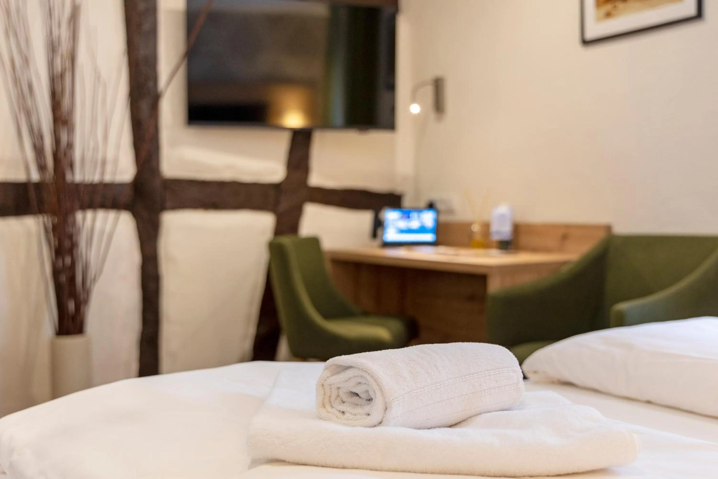 TV and multimedia, Bed in AKZENT Hotel Restaurant Roter Ochse Rhens bei Koblenz