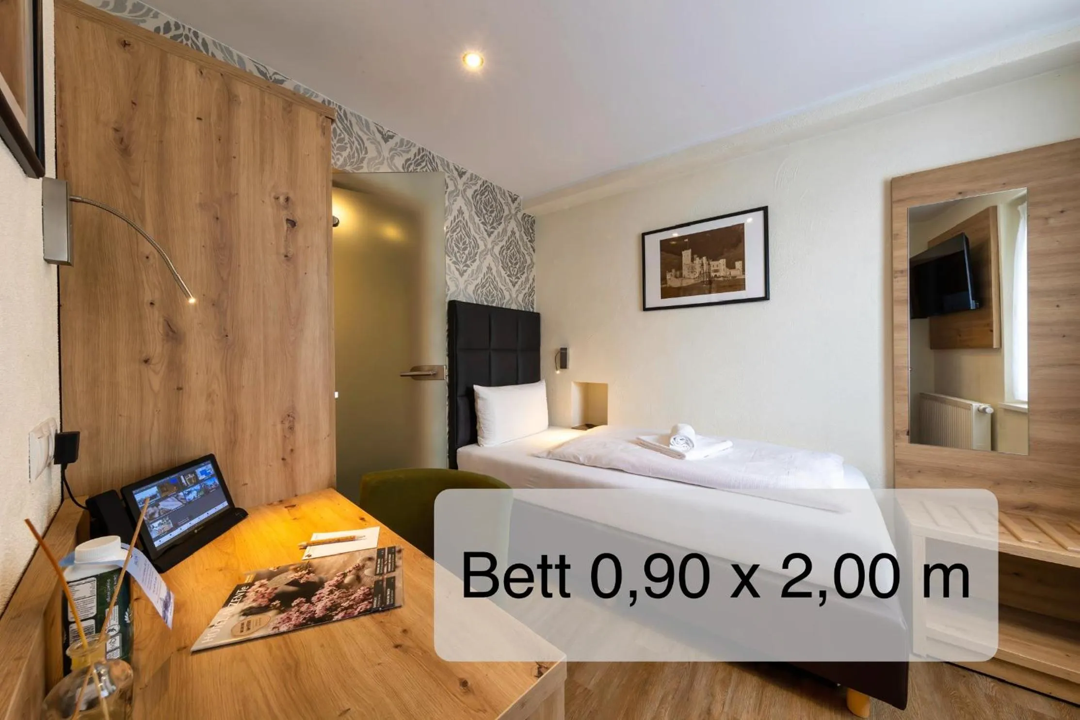 Photo of the whole room, Bed in AKZENT Hotel Restaurant Roter Ochse Rhens bei Koblenz