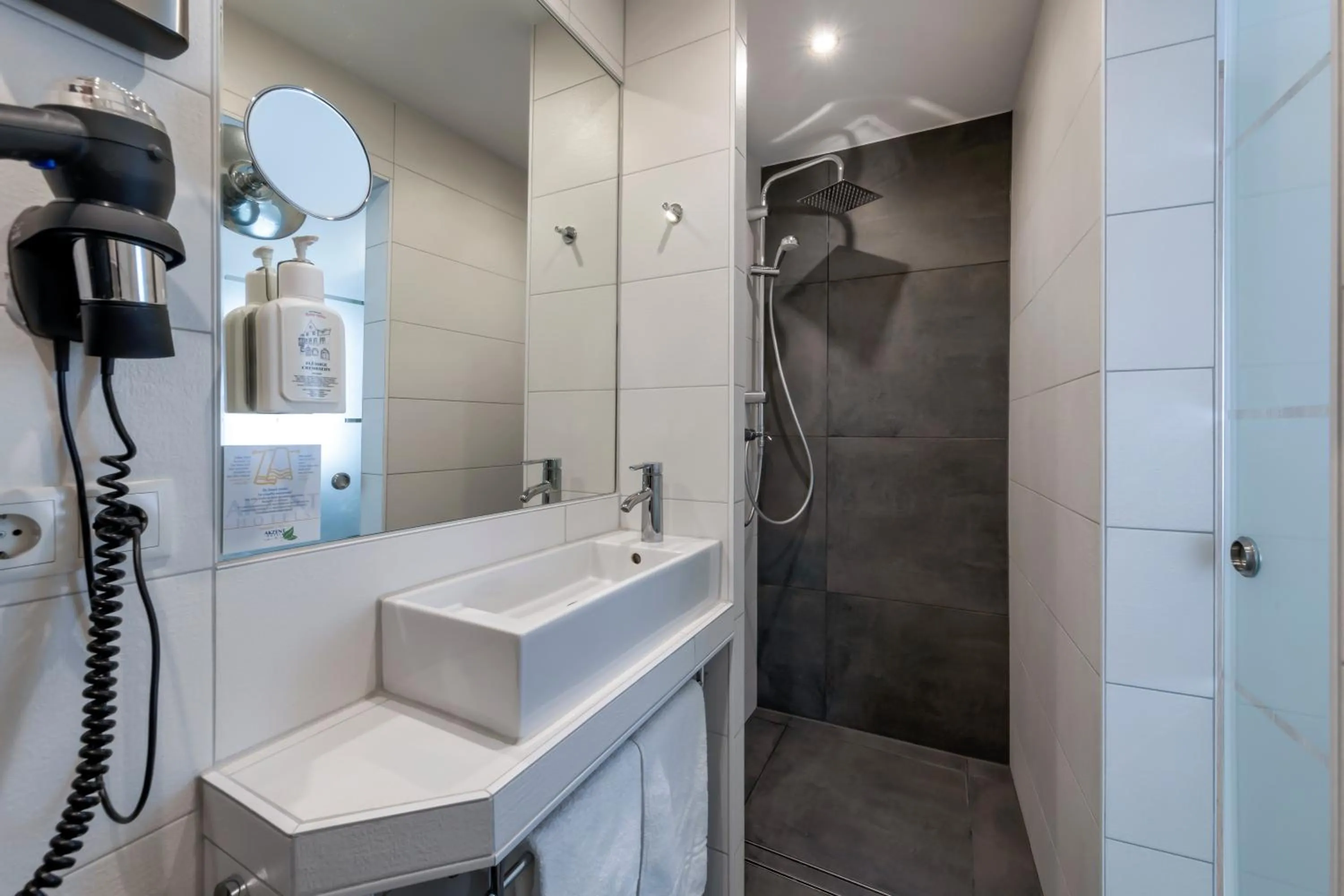 Shower in AKZENT Hotel Restaurant Roter Ochse Rhens bei Koblenz