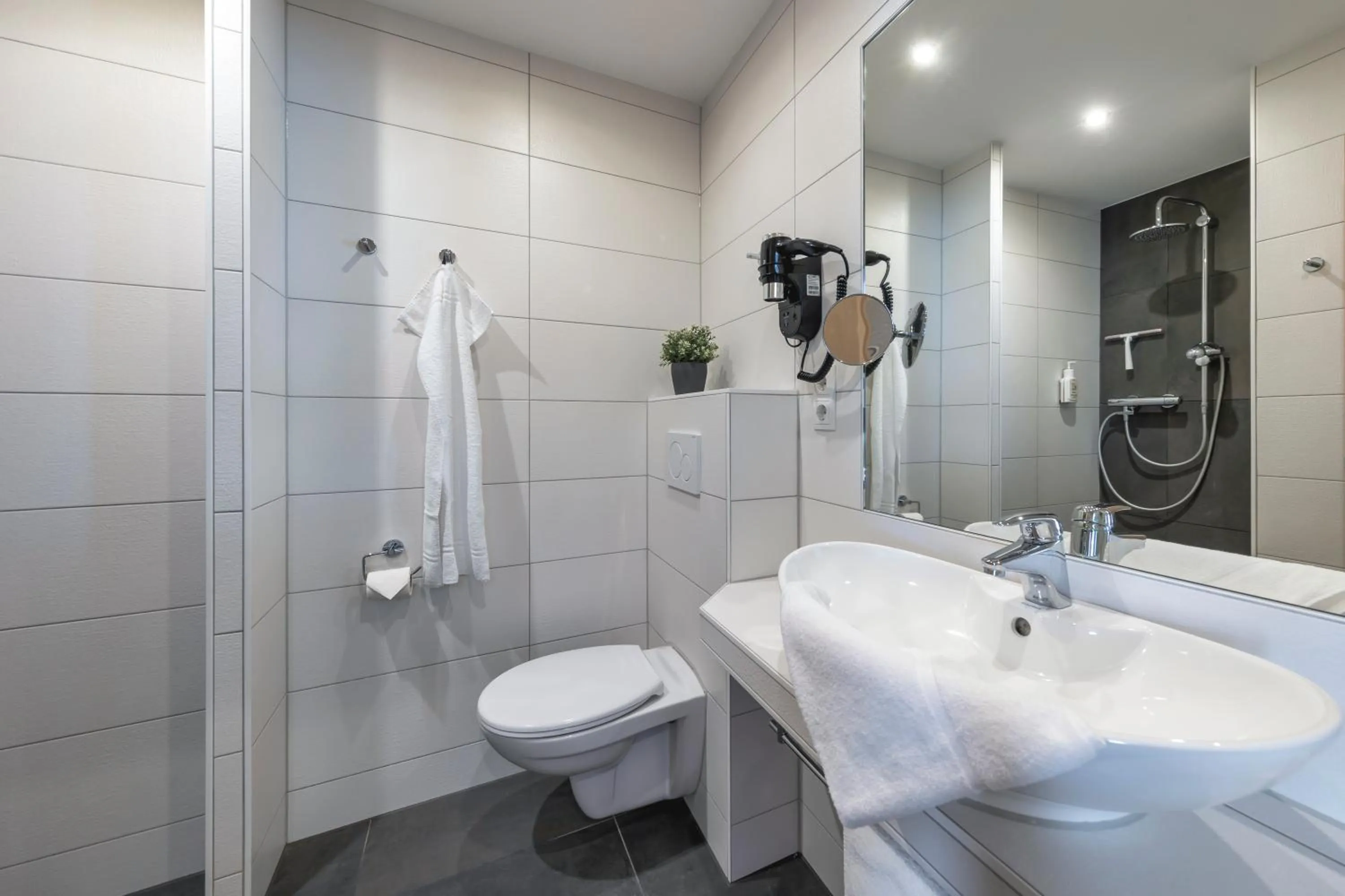 Bathroom in AKZENT Hotel Restaurant Roter Ochse Rhens bei Koblenz