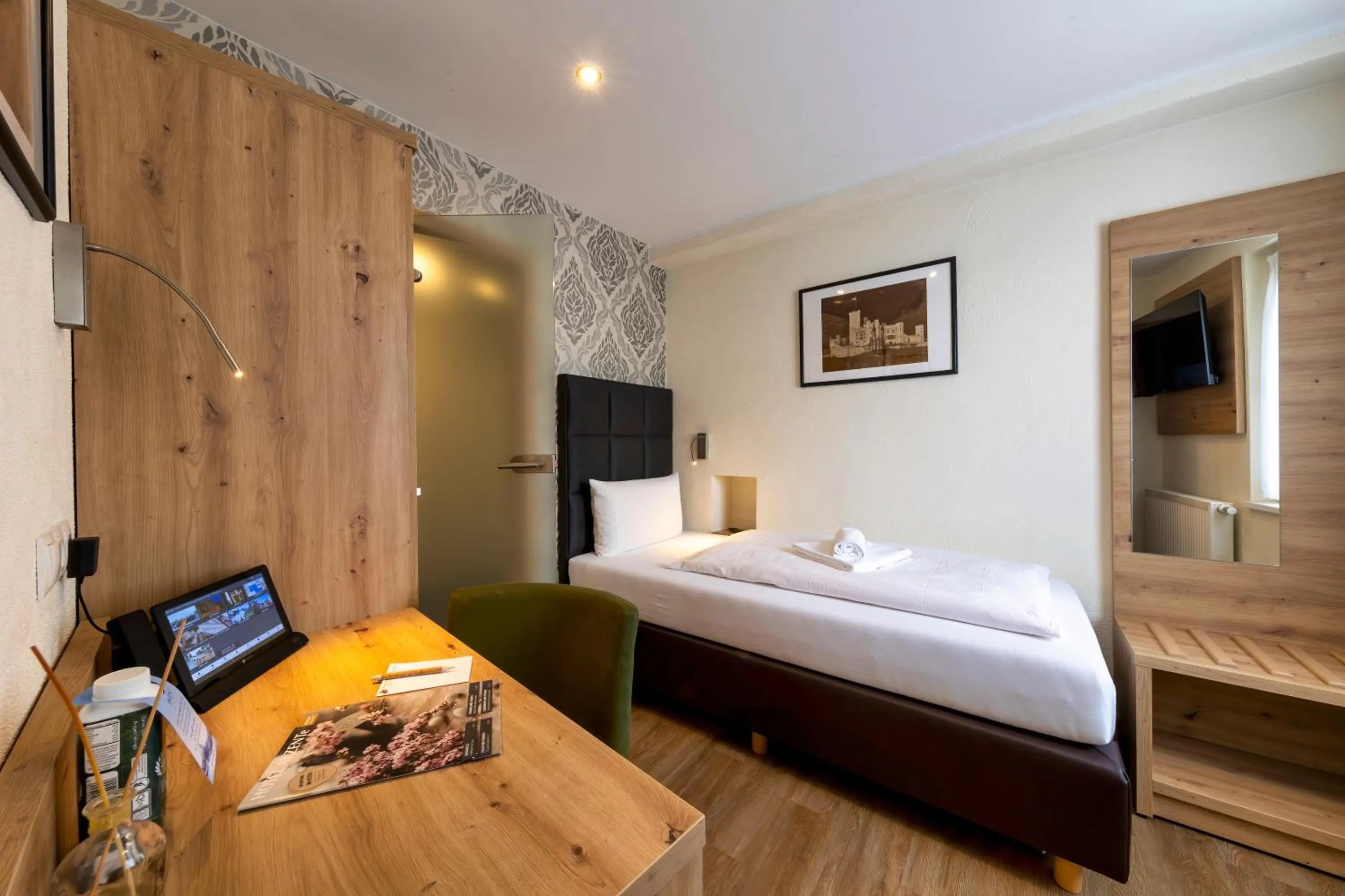 Bed in AKZENT Hotel Restaurant Roter Ochse Rhens bei Koblenz