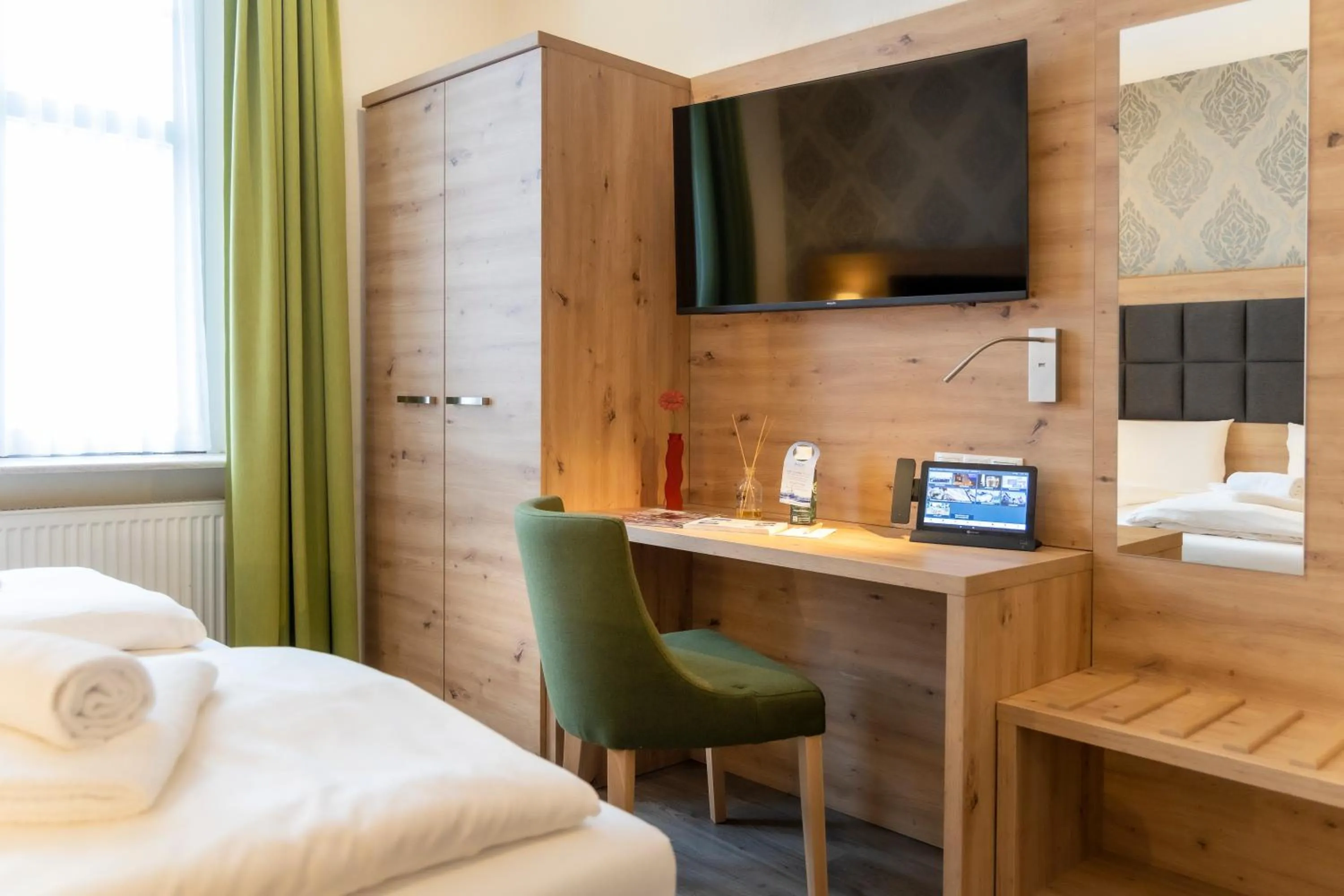 Bed in AKZENT Hotel Restaurant Roter Ochse Rhens bei Koblenz