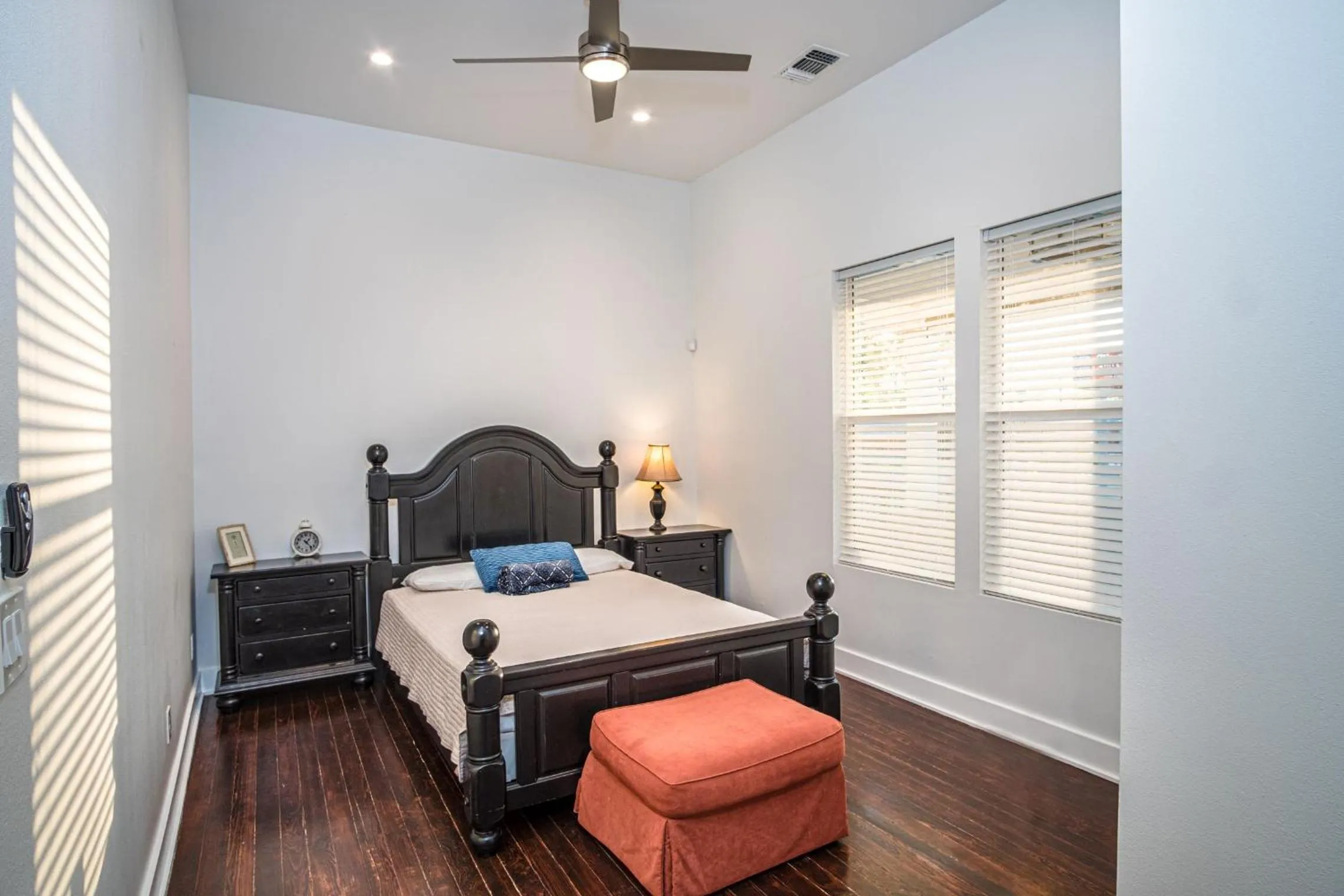 Bed in Prosperity Place Remodeled 3BR 2BA Near Downtown