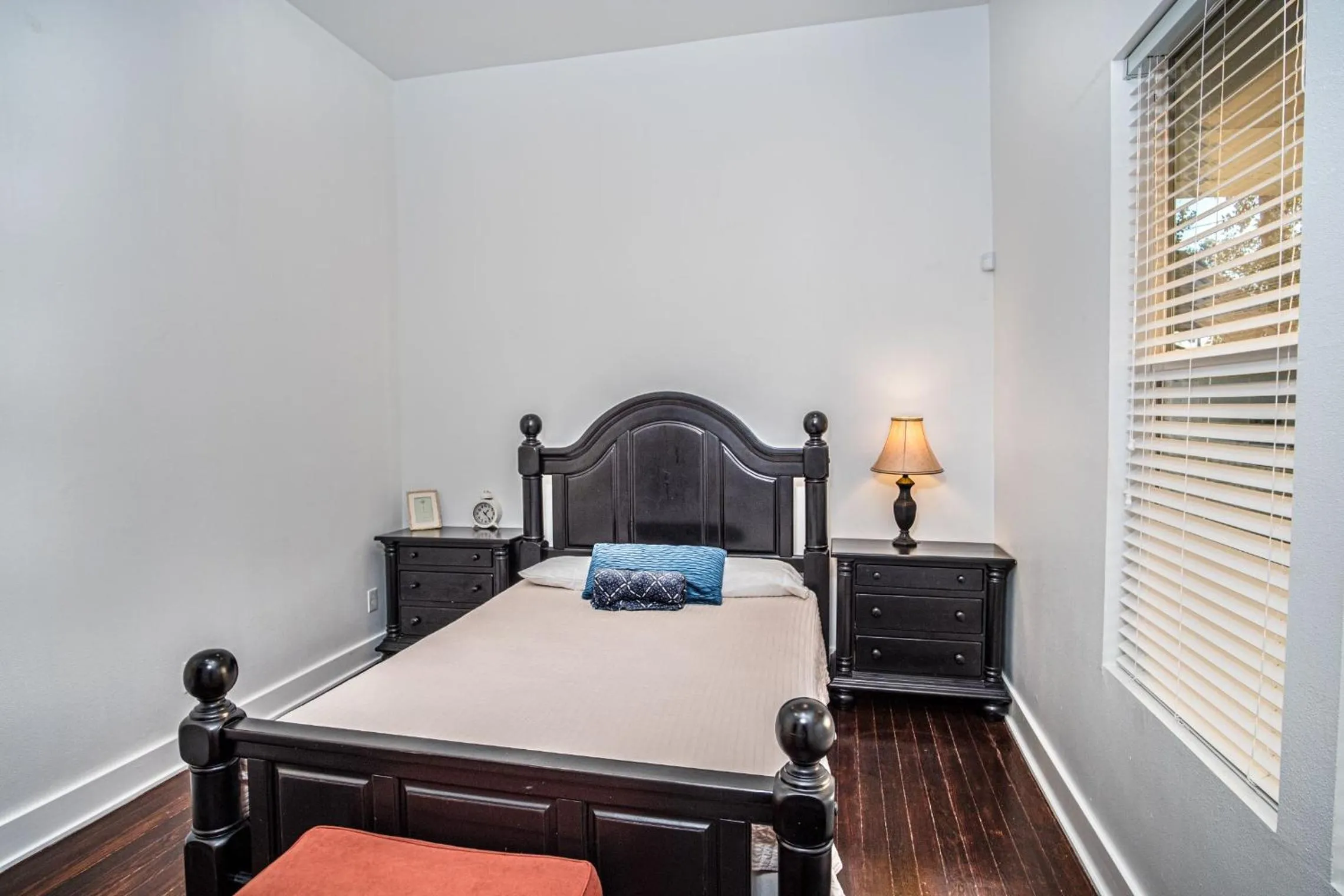 Bed in Prosperity Place Remodeled 3BR 2BA Near Downtown