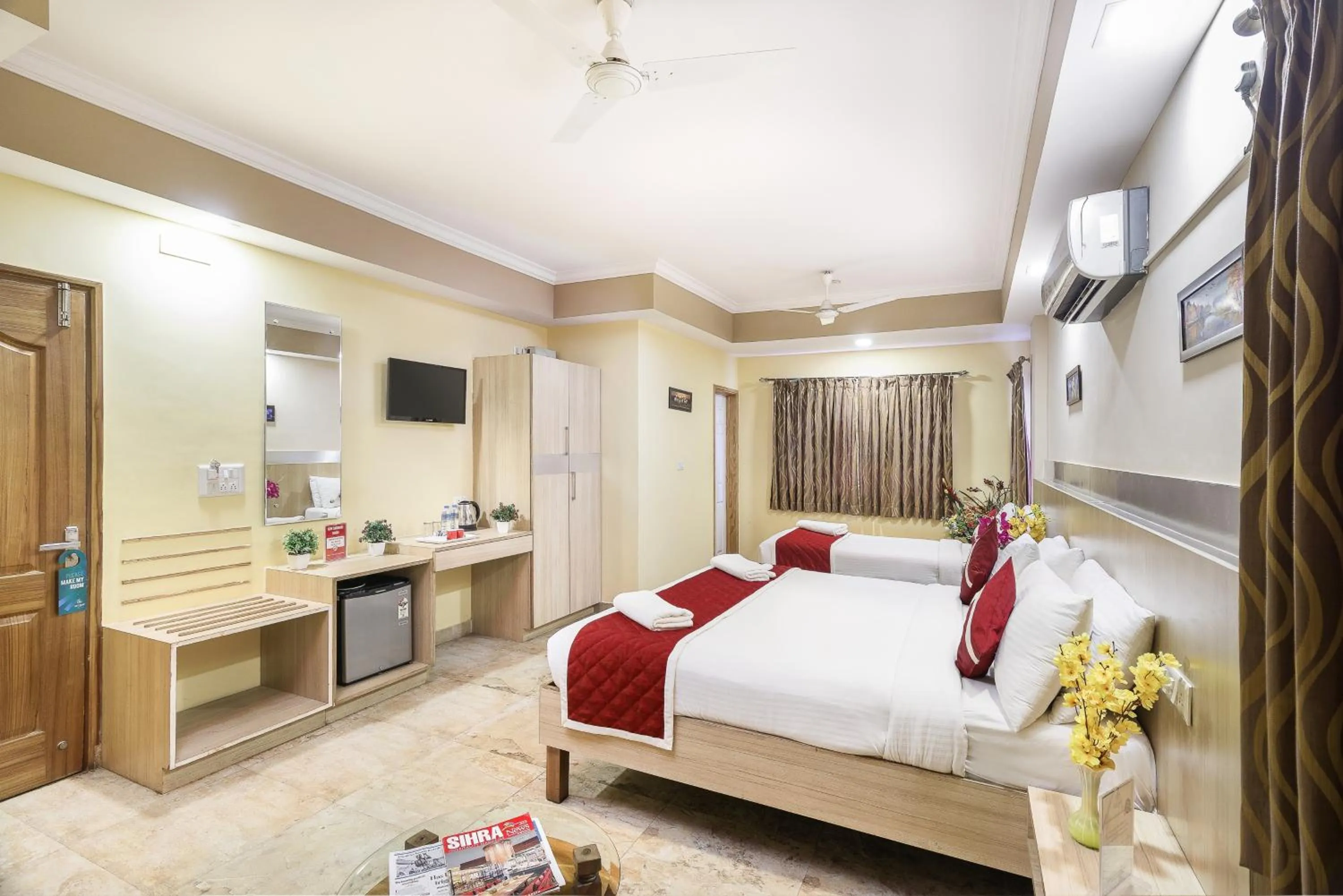 Photo of the whole room, Bed in Octave Royal Opera