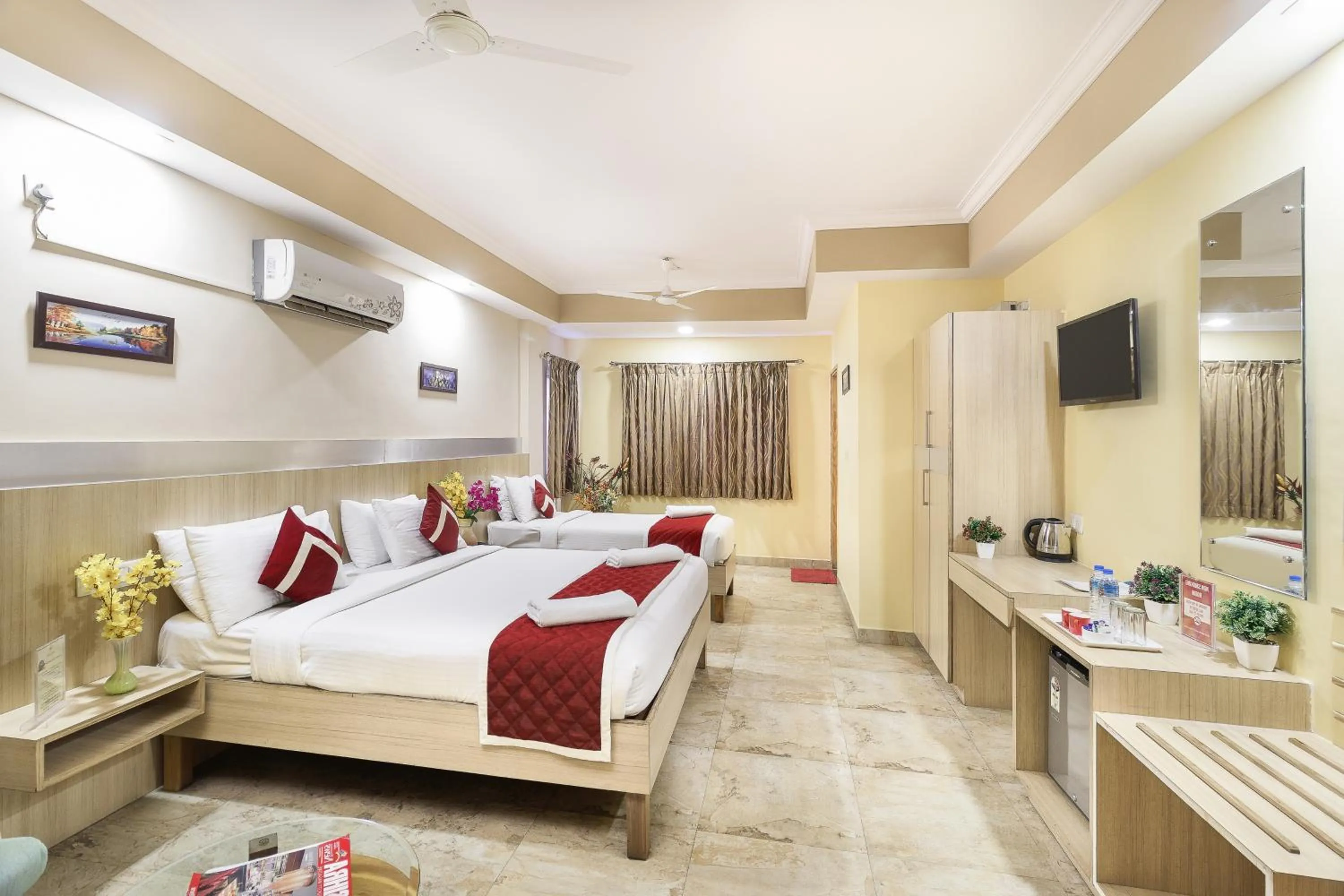 Photo of the whole room, Bed in Octave Royal Opera