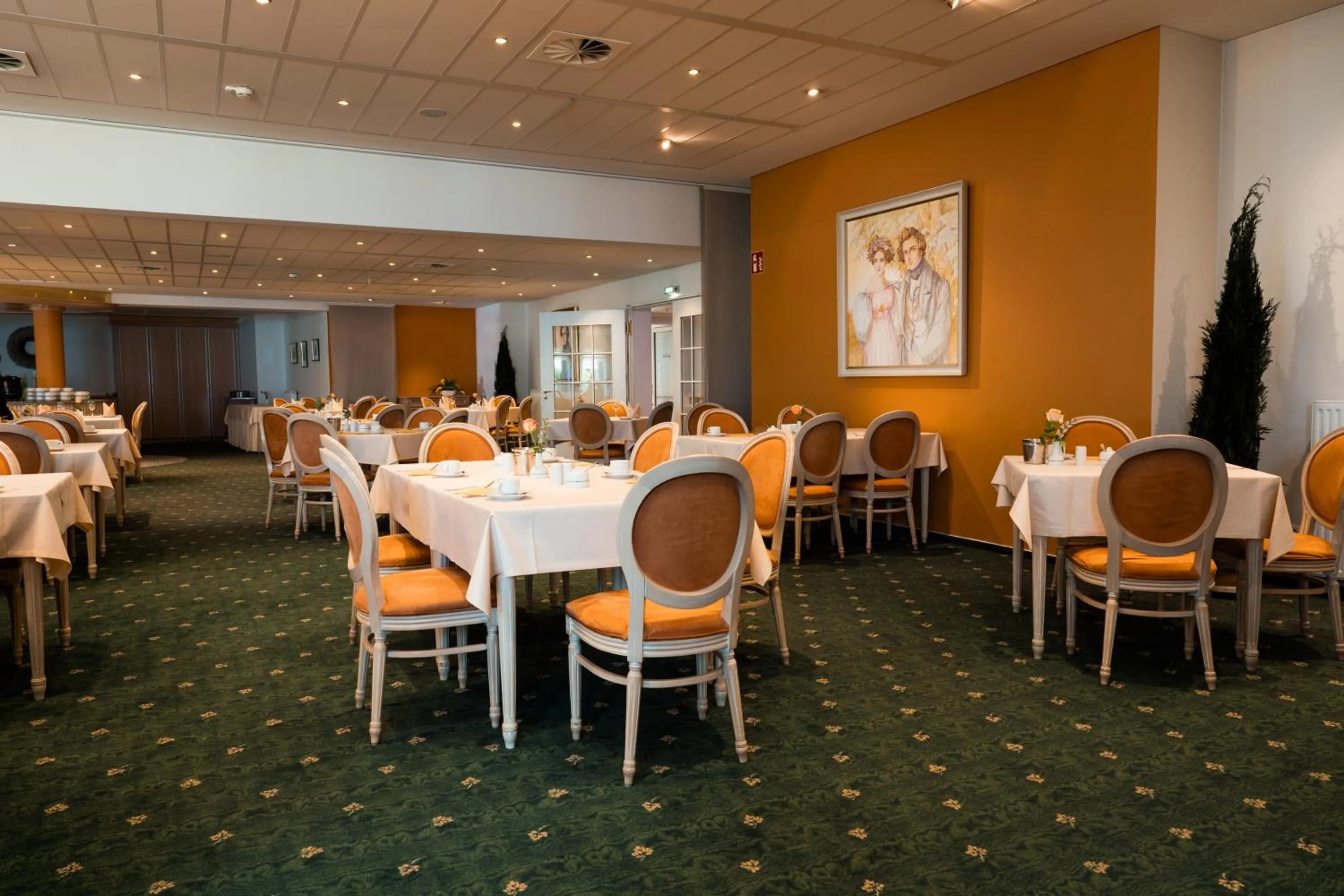 Restaurant/places to eat in New Living Home Residenzhotel Hamburg